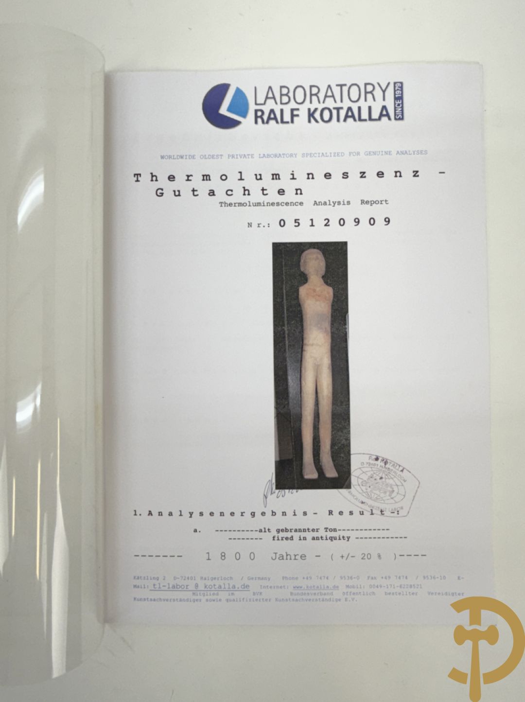 Terra cotta figuur van een Chinese staande man, Han dynastie, tussen 202 voor Christus en 240 na Christus, grafvondst uit Xian bij aanleg van de luchthaven