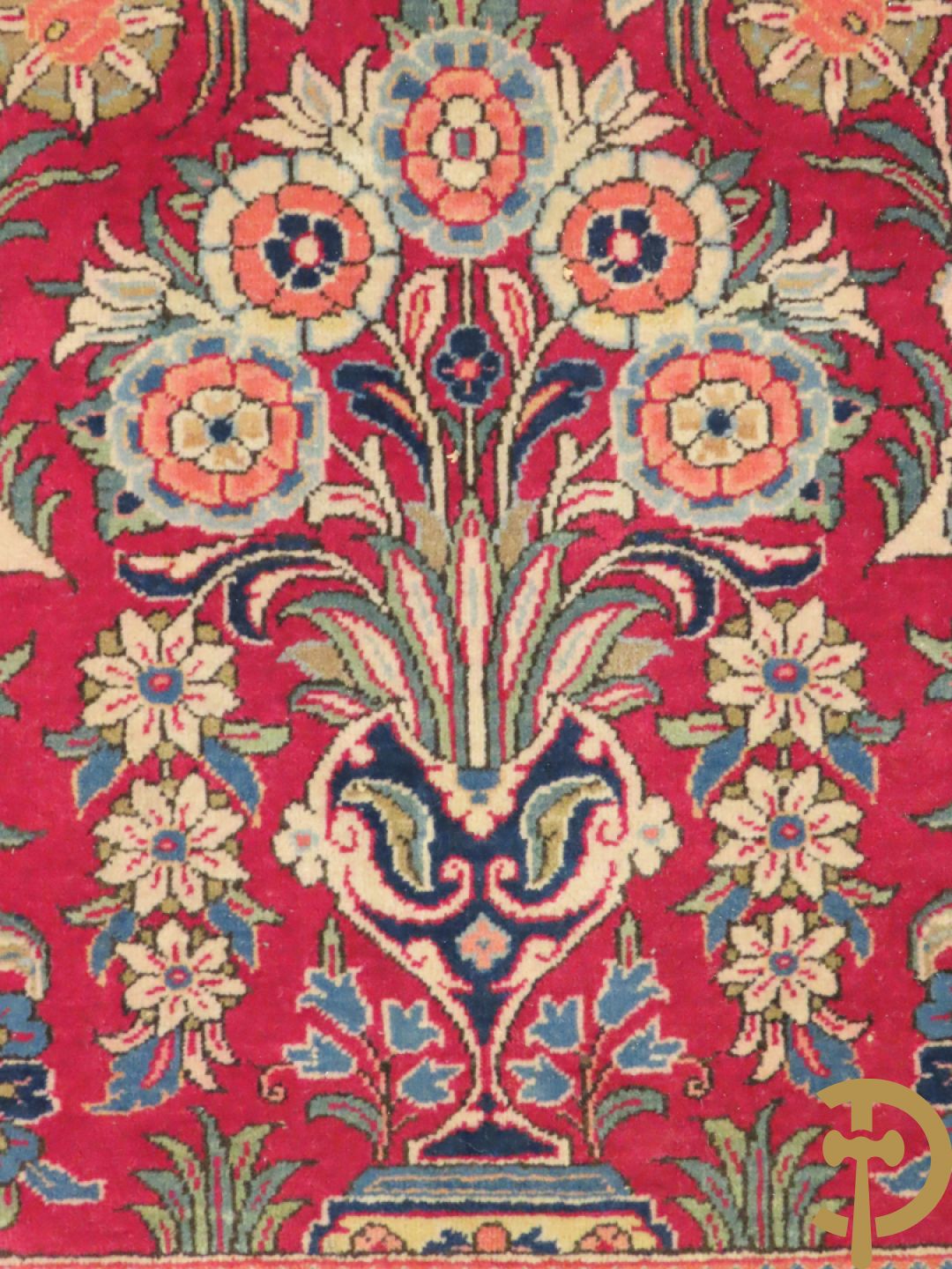 Antiek oosters handgeknoopt tapijt met gebouwen en bloemendecor