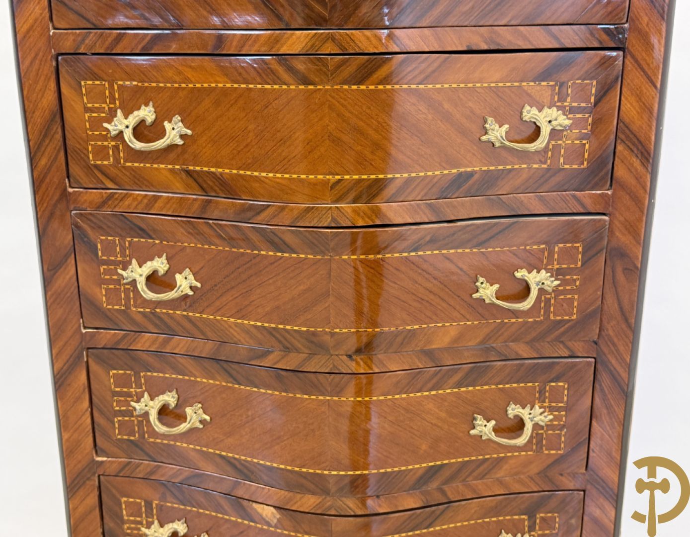 Notelaren gemarketteerde zevenladen kast met bronsbeslag, replica, jaren 