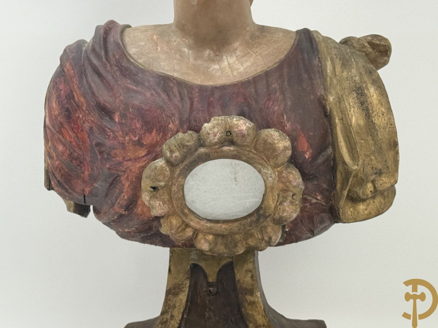 Houtgesculpteerde en gepolychromeerde damesbuste met reliekhouder