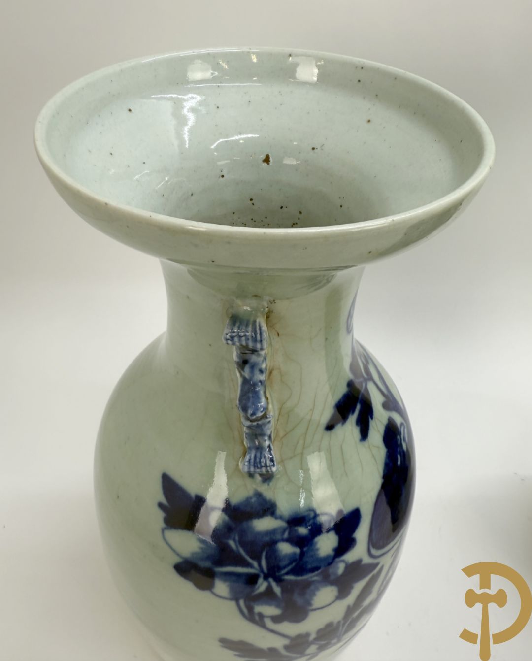 Paar Chinese porseleinen blauw/wit vazen met bloemendecor