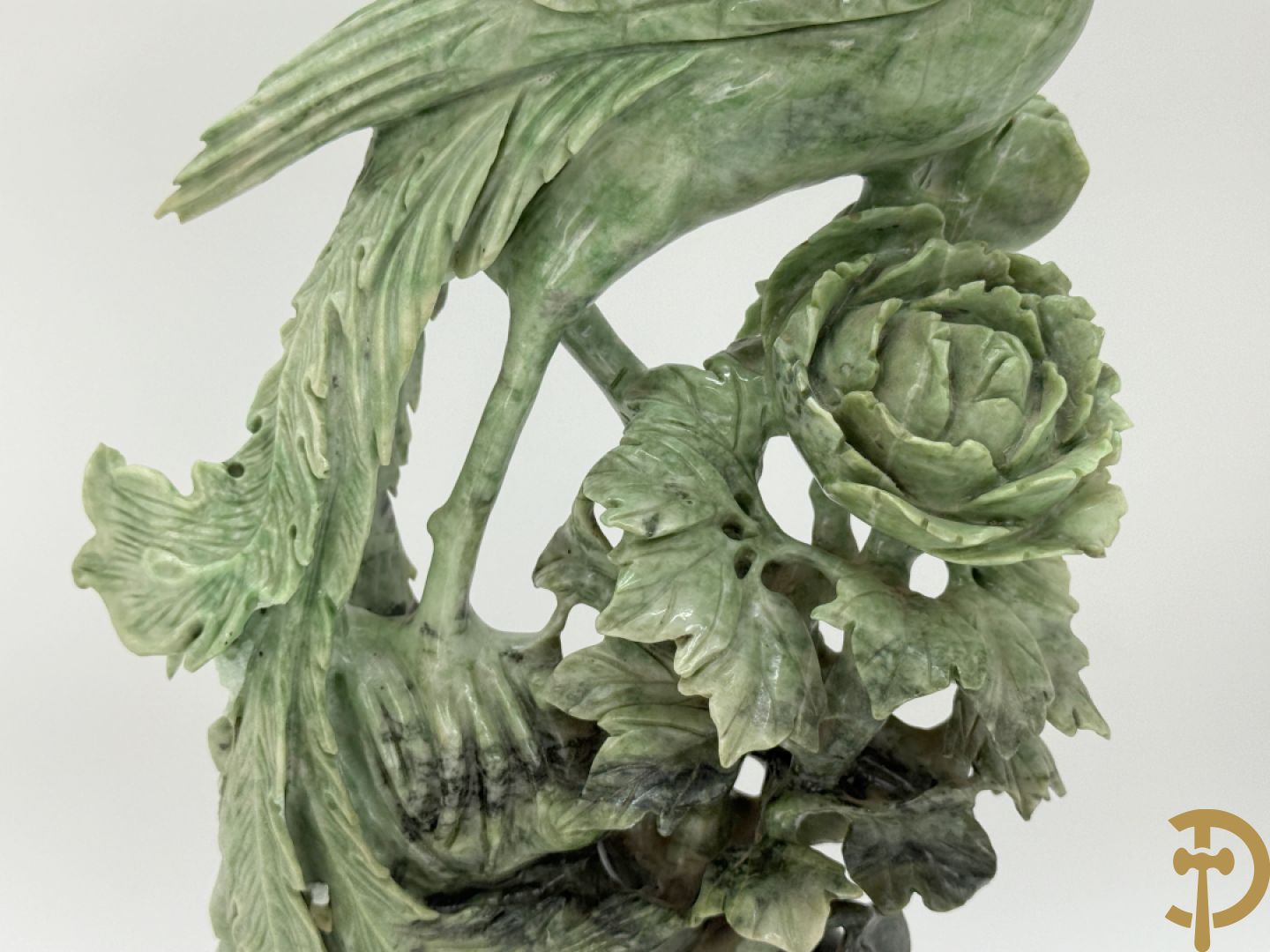 Paar Aziatische sculpturen met fenixen en pioenrozen