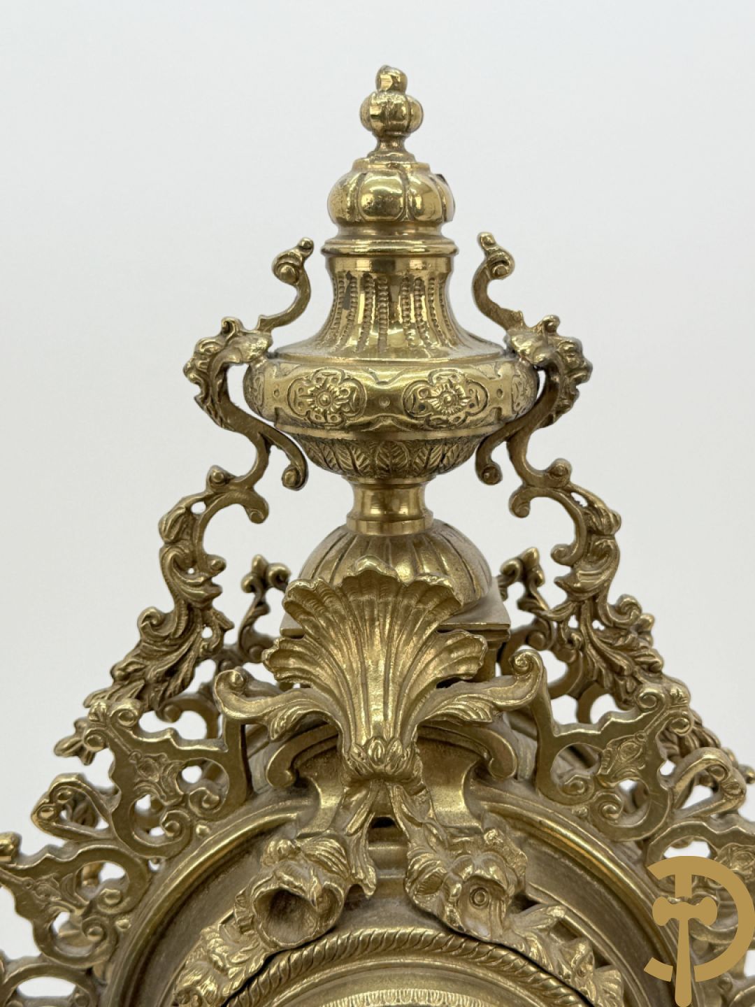 Driedelige vuurvergulde bronzen garnituur, Neo Renaissance stijl