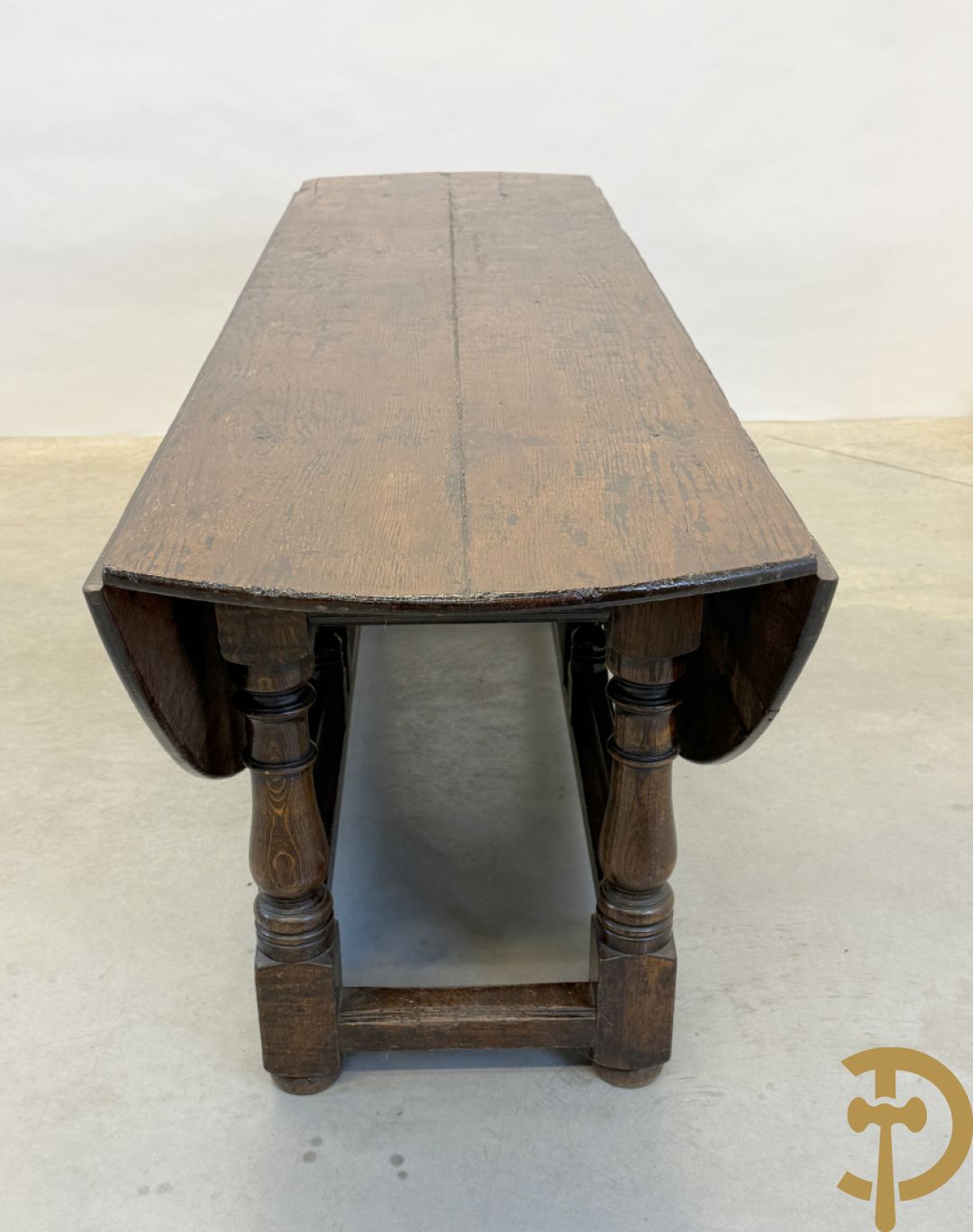 Grote massief eiken openklapbare gatelegg tafel + 6 Engelse eiken stoelen met lederen zitting
