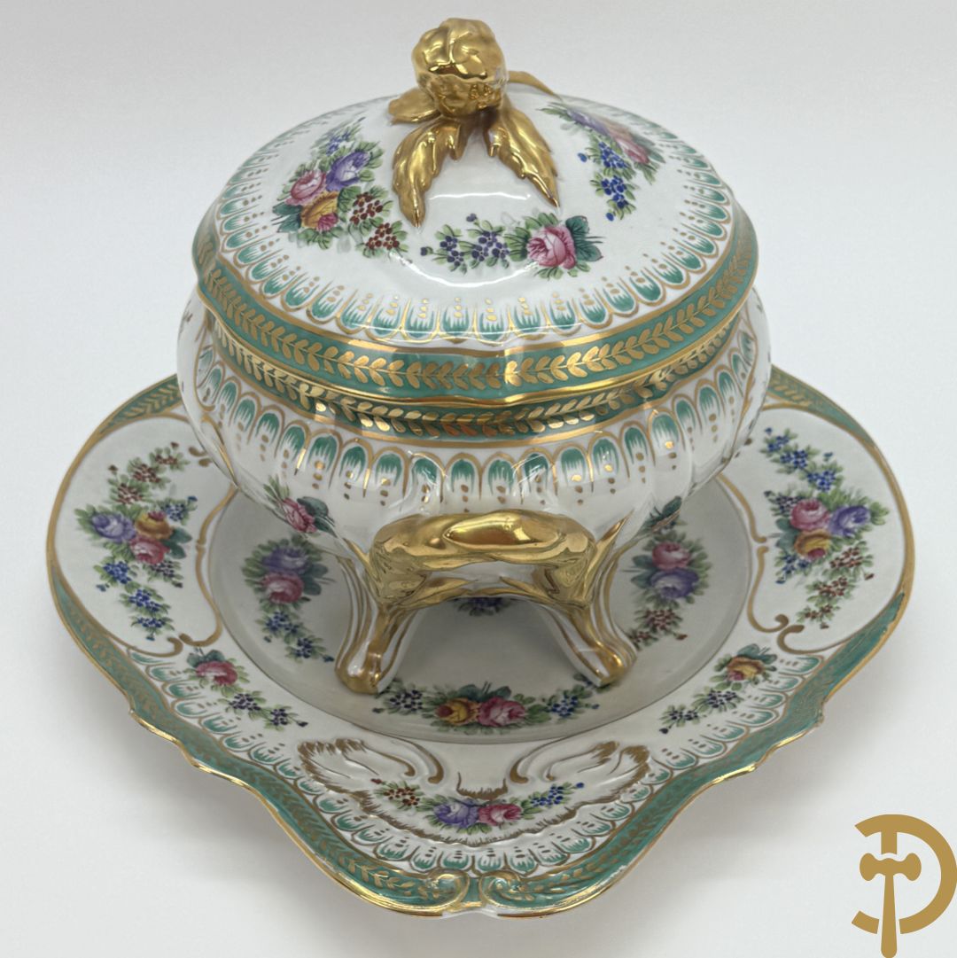 Milieu de table met vergulde ornamenten en bloemendecor op onderschaal, Limoges France gemerkt