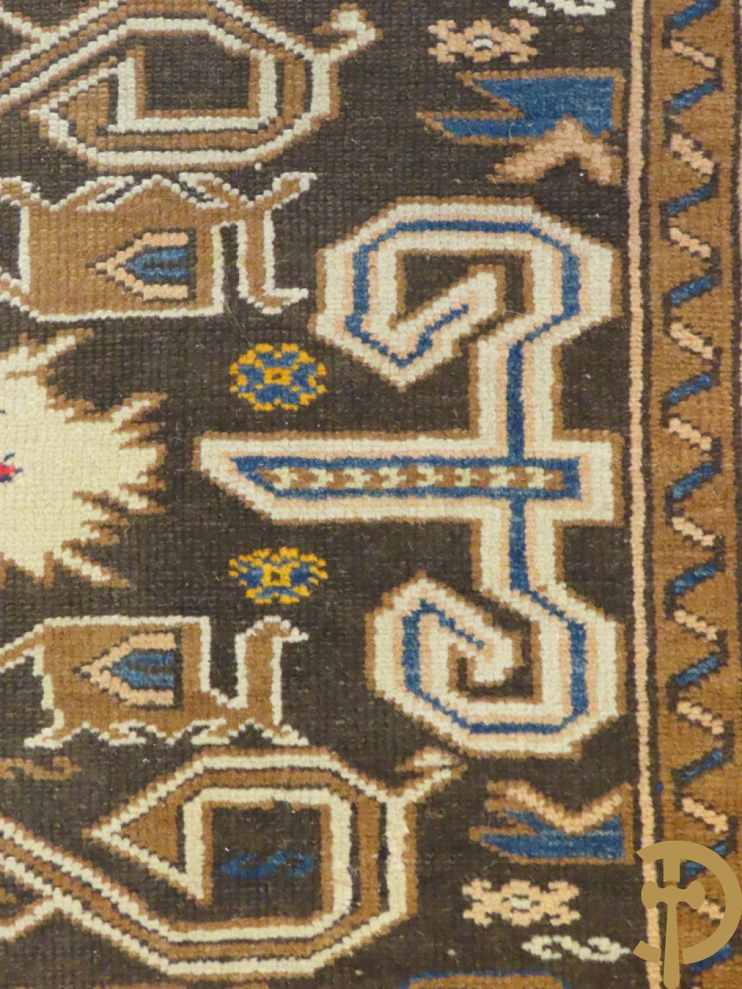 Oosters handgeknoopt tapijt Kaukasus met peripedil symboliek