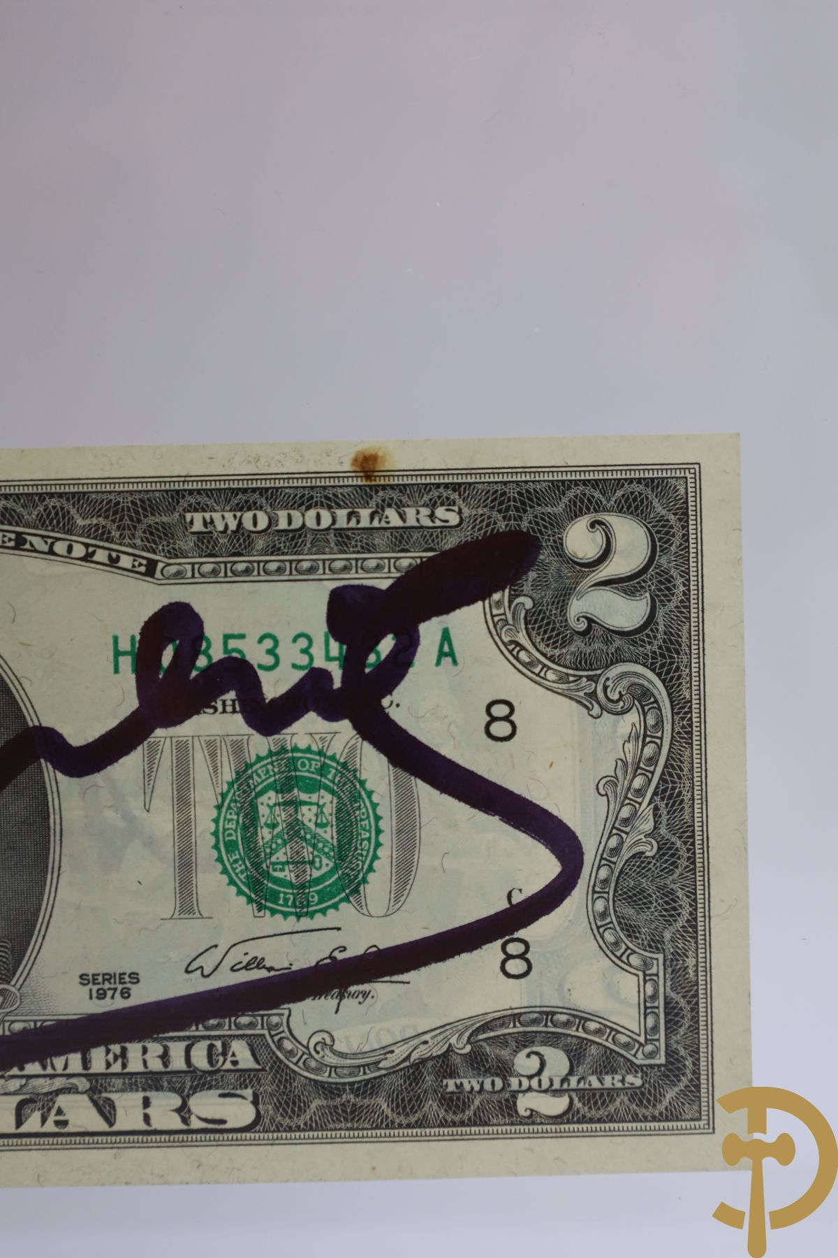 Warhol Andy getekend op Amerikaans 2 dollar biljet  
Serial Number: H08533432A
Year: 1976
Stamp and stamp of the American post office dated April 13, 1976 
Factory Warhol stamp on the back