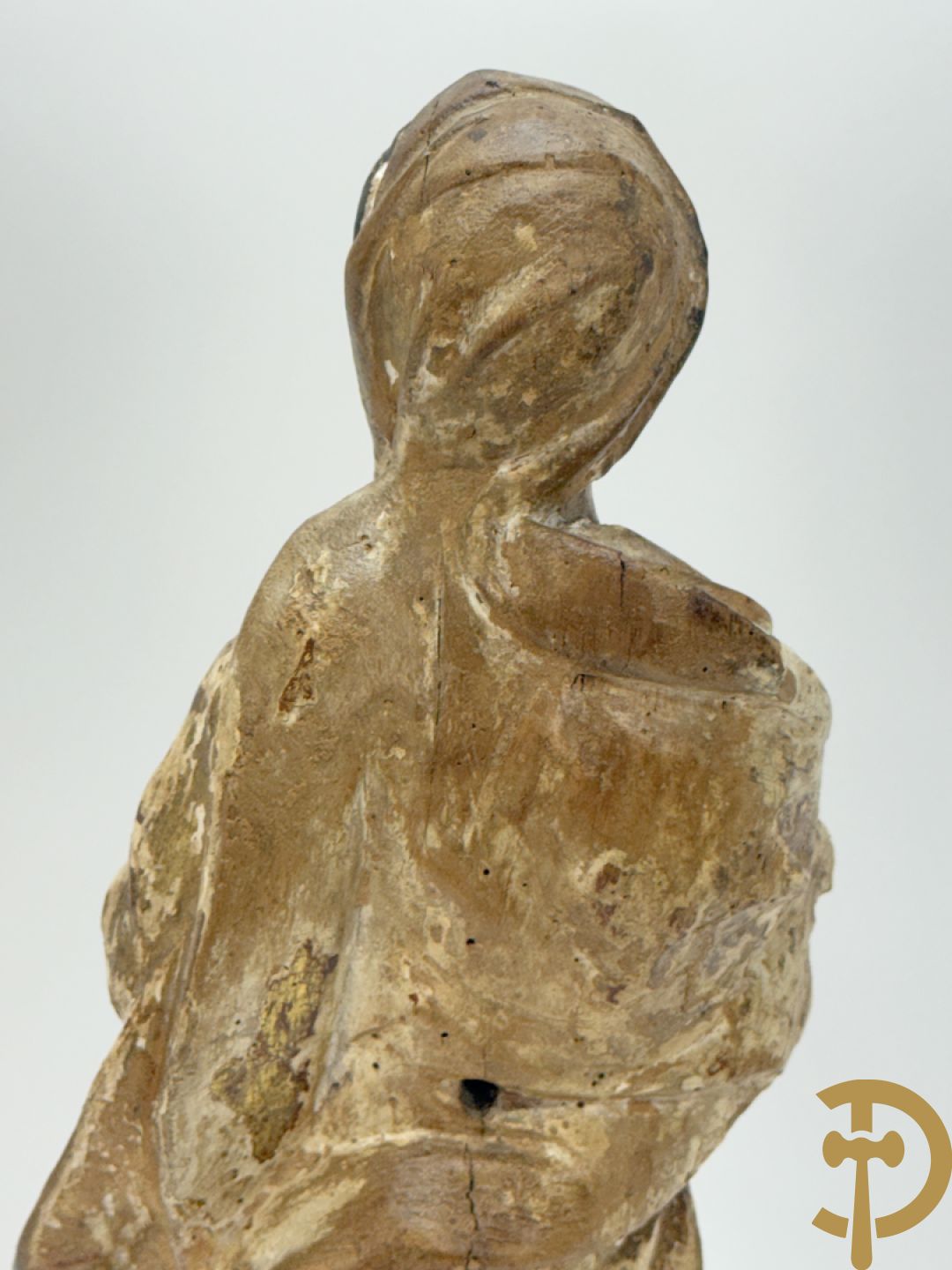 Gepatineerde en gepolychromeerde houtgesculpteerde Madonna, 18e