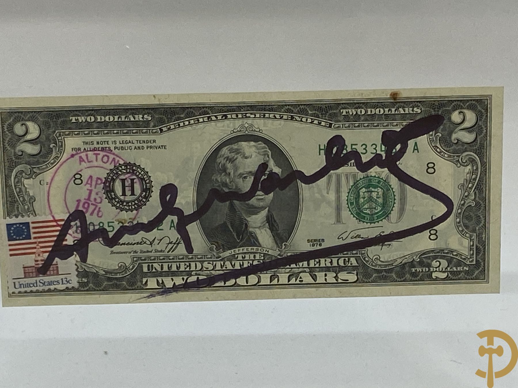 Warhol Andy getekend op Amerikaans 2 dollar biljet  
Serial Number: H08533432A
Year: 1976
Stamp and stamp of the American post office dated April 13, 1976 
Factory Warhol stamp on the back