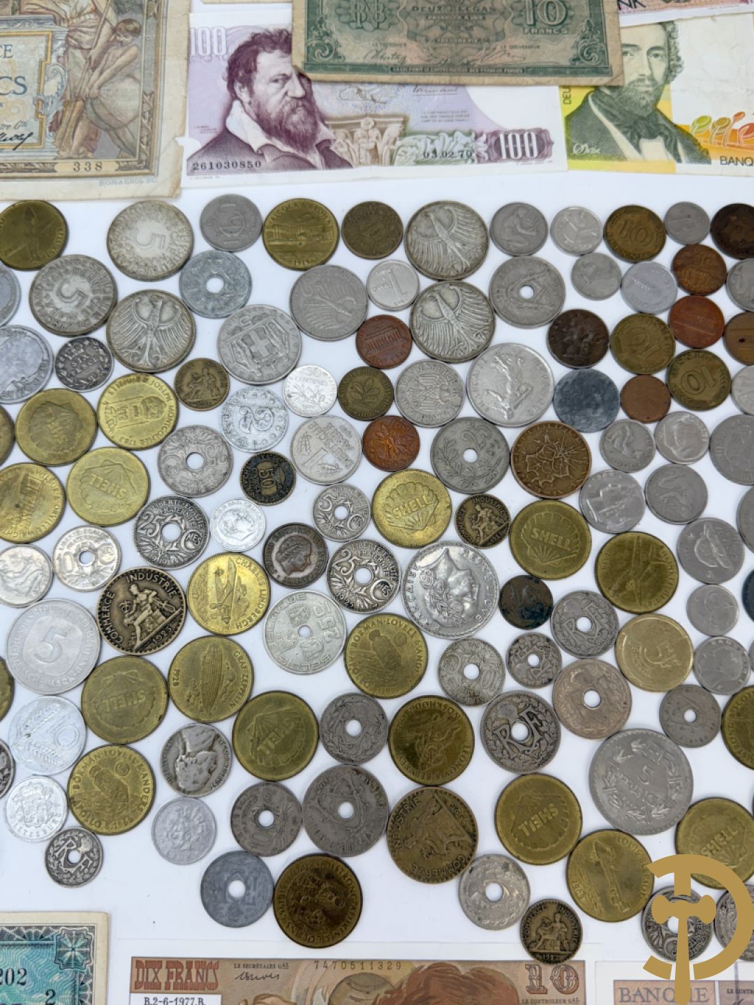 Verzameling munten Belgisch, Duits en Frans + verzamelmapje munten met Dirk Frimout uit 1992 + ingepakte eerste euro minikit + oude bankbiljetten van Frankrijk en België
