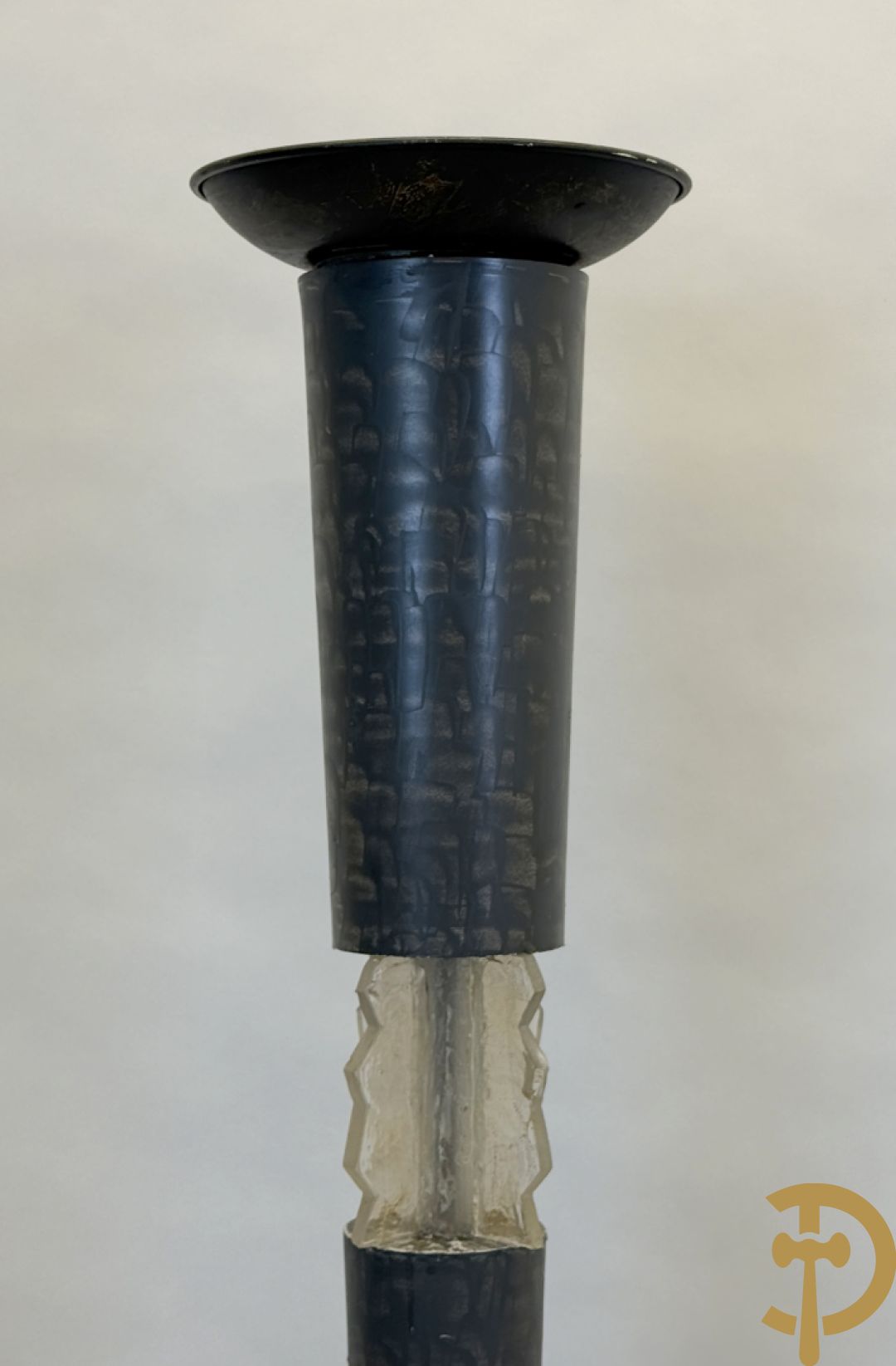 Gepatineerde staande lampadaire met plexi ornament