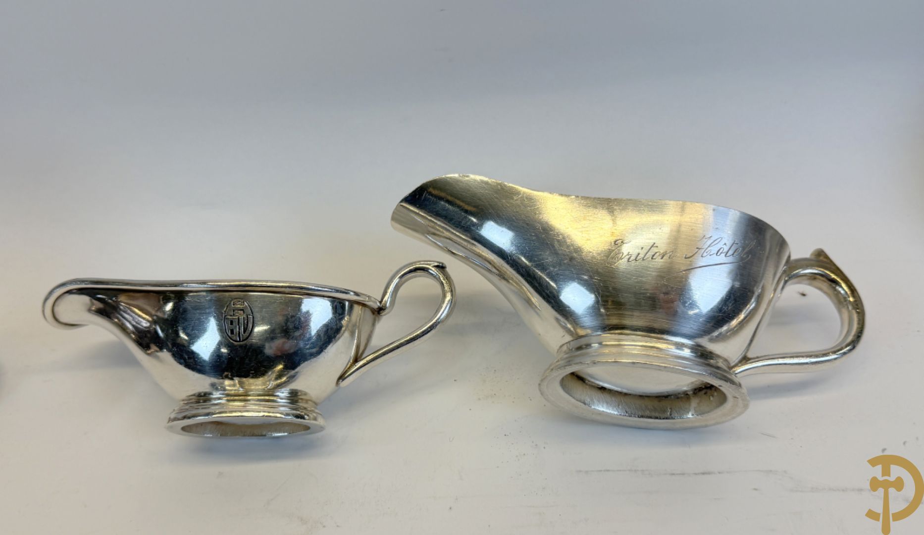 Lot verzilverde schalen, toasthouders, saucières en coupes