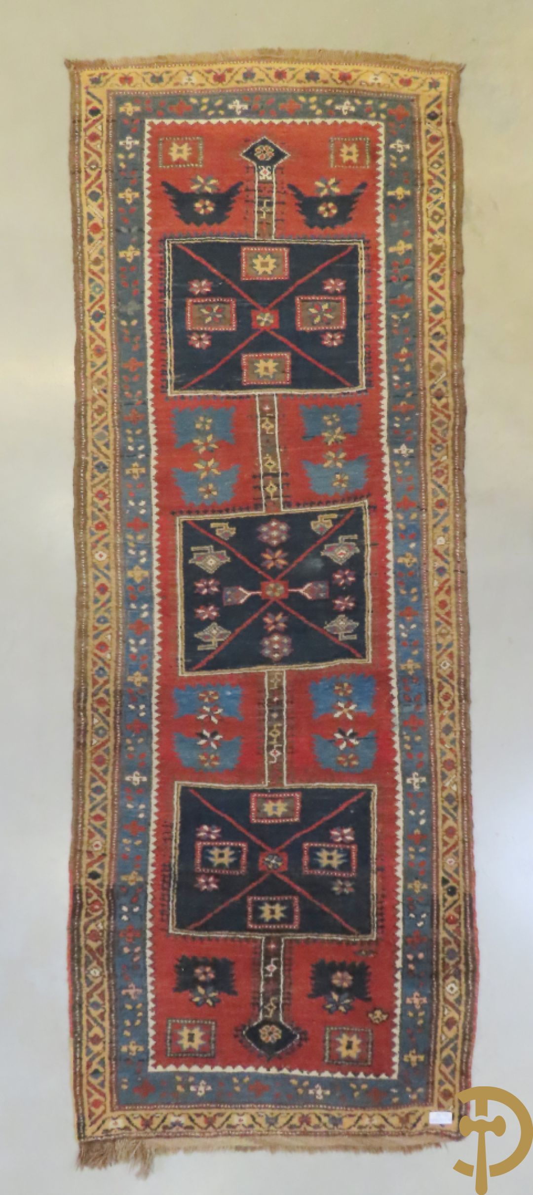 Perzische handgeknoopte loper met geometrische patronen + Perzissch handgeknoopt tapijt Senneh + Oosters handgeknoopt tapijt met bloemendecor + bidtapijtje