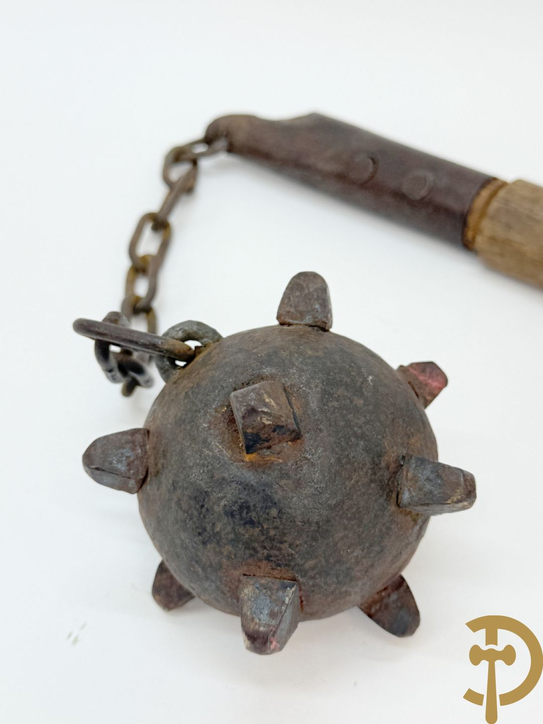 Oude replica goedendag met metalen bol