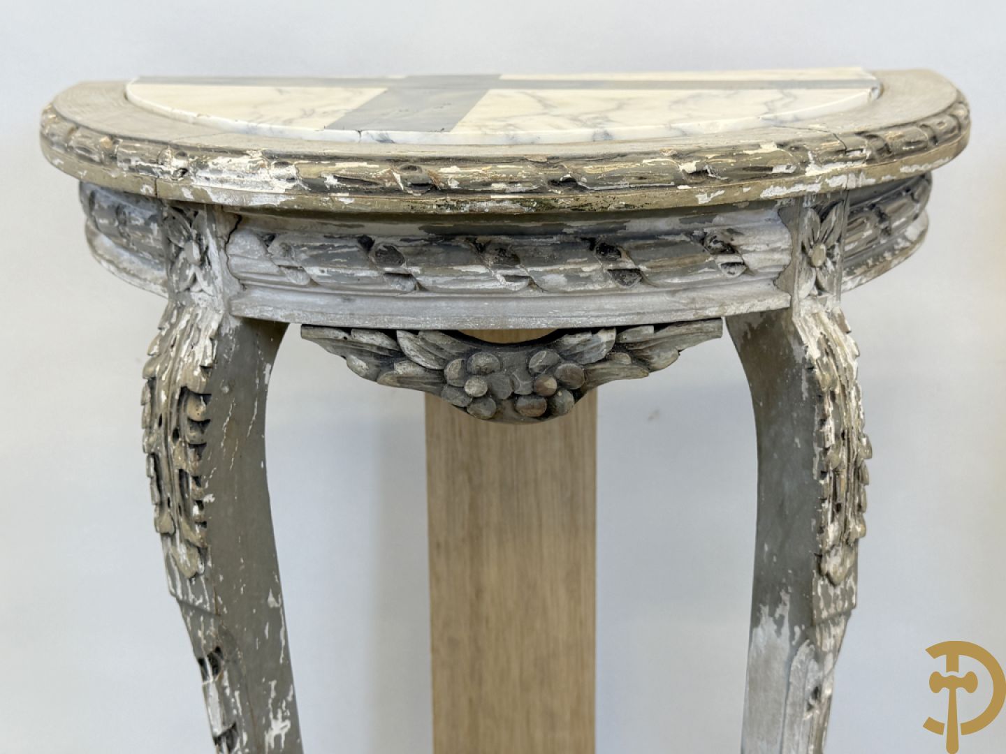 Gepatineerd Louis XVI bed met cannage en guirlandes + 2 muurconsoles met cannage en marmeren blad