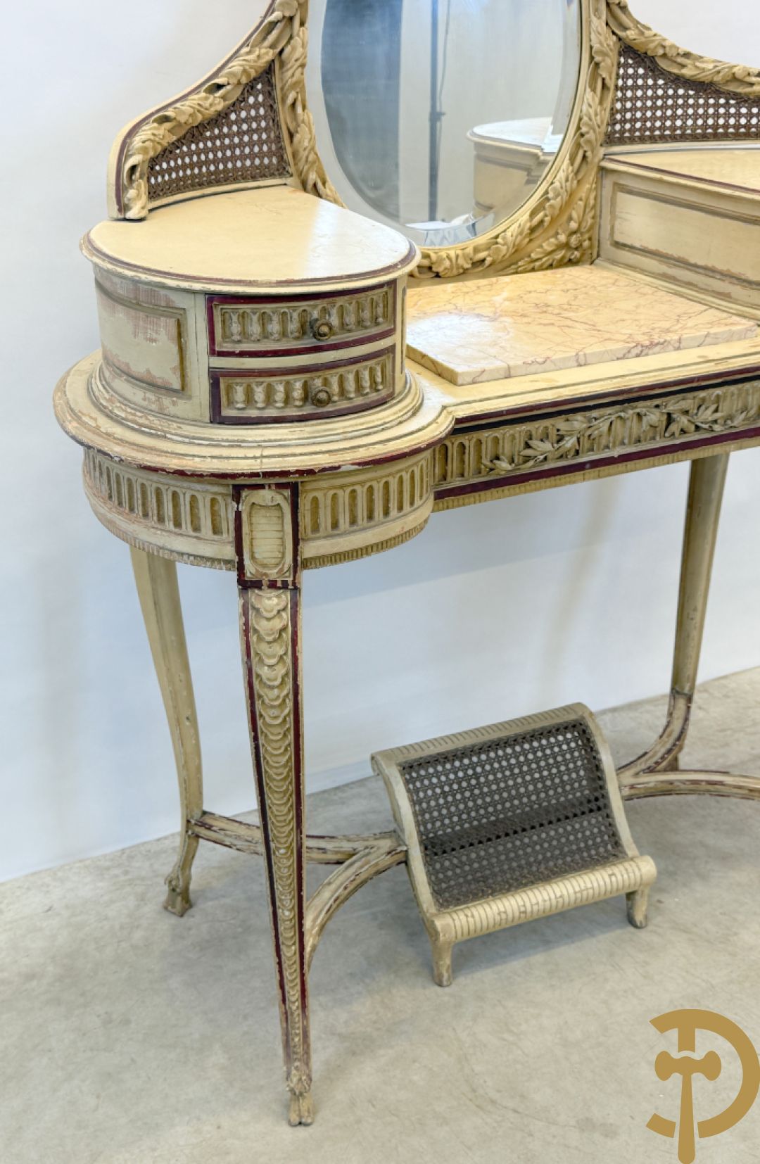 Gepatineerde damesopschiktafel met 5 lades en ovale spiegel, Louis XVI stijl