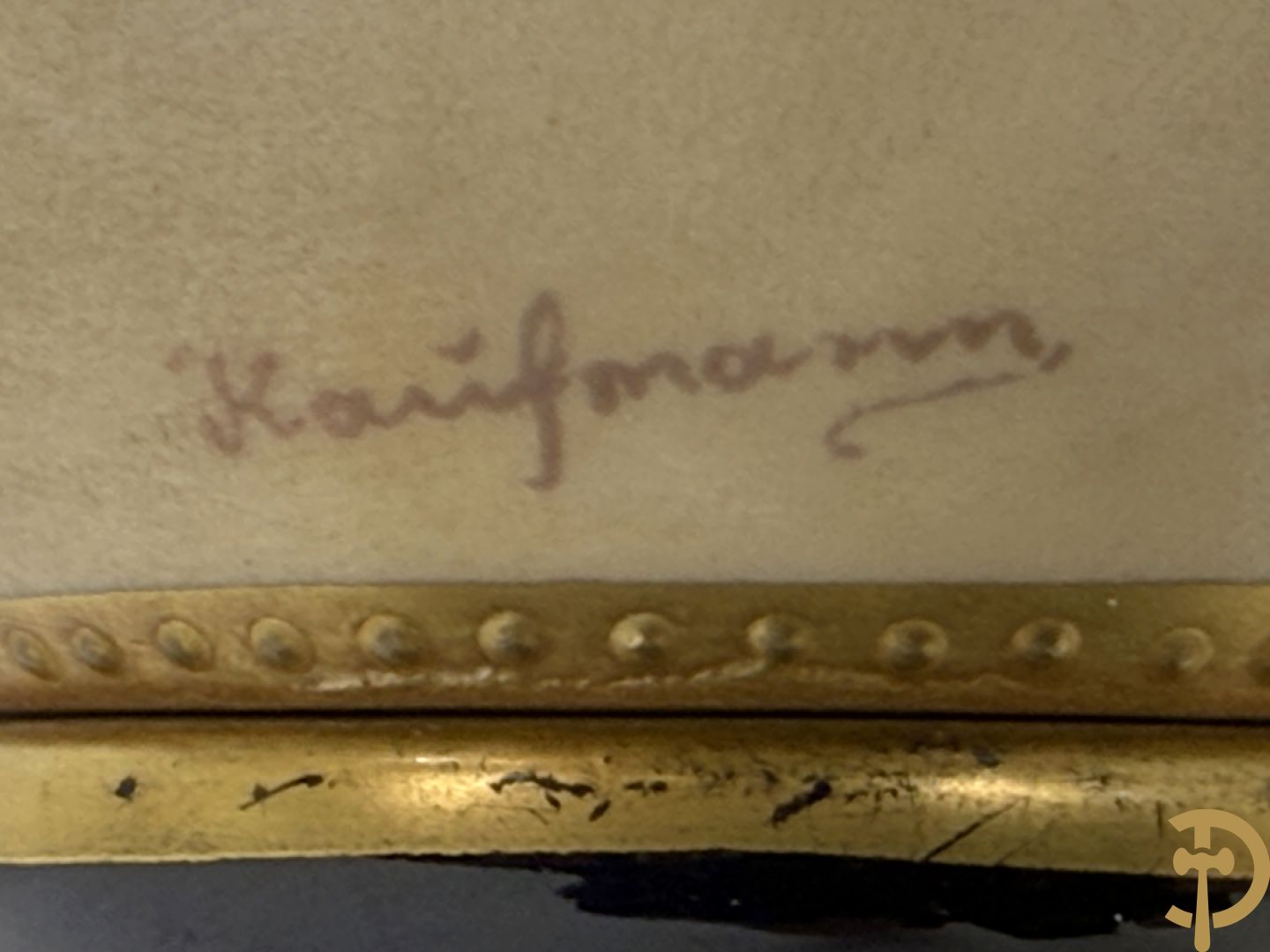 Paar handbeschilderde Weense amfoorvormige vazen met romantische taferelen, decor getekend door Kaufmann