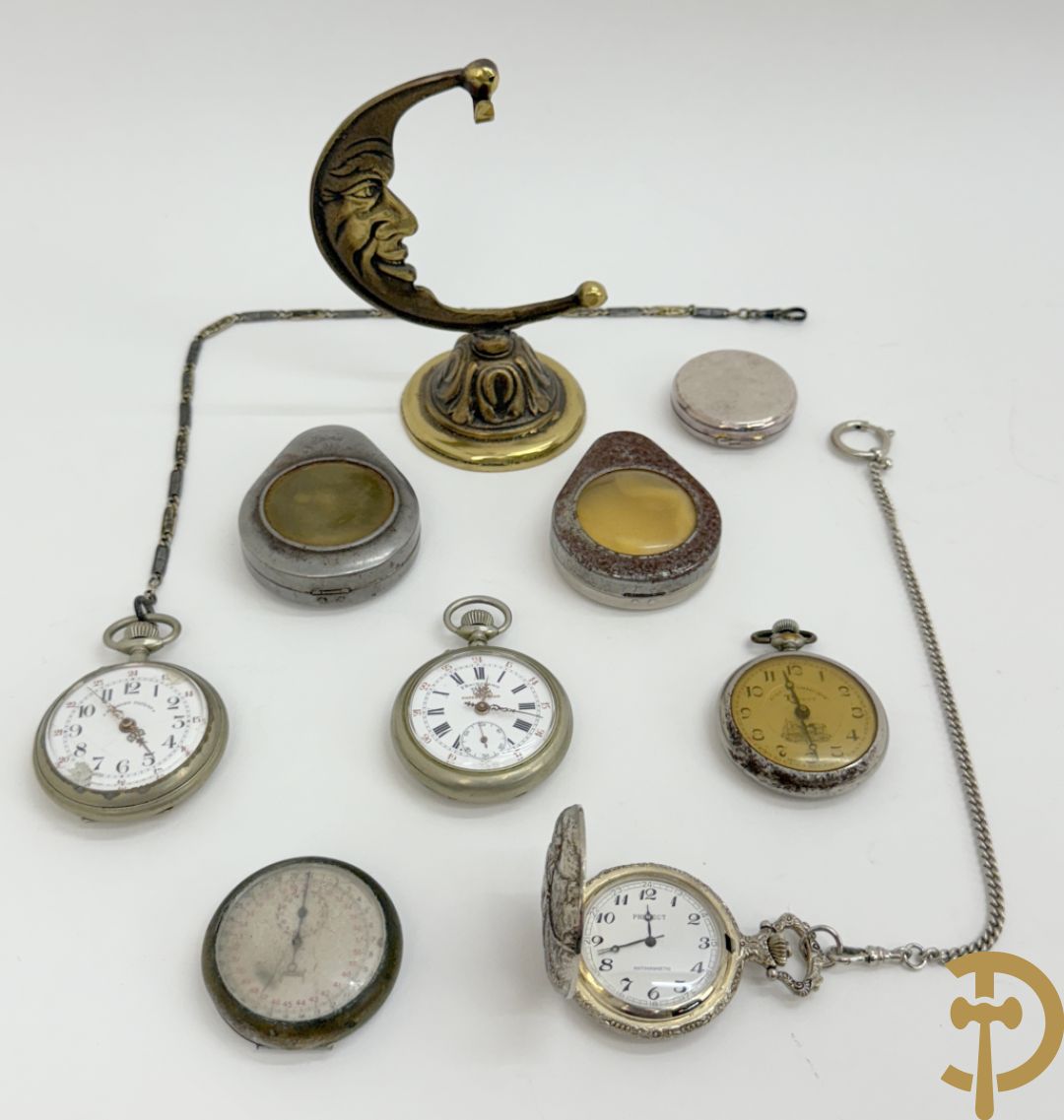 2 zakhorloges Roskpf + zakhorloge met jachtmotieven + zakhorlogehanger + 2 zakhorlogekasten + chrono (na te zien) + zakhorloge Bacschmed