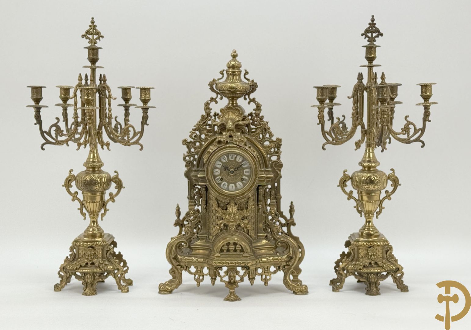 Driedelige vuurvergulde bronzen garnituur, Neo Renaissance stijl
