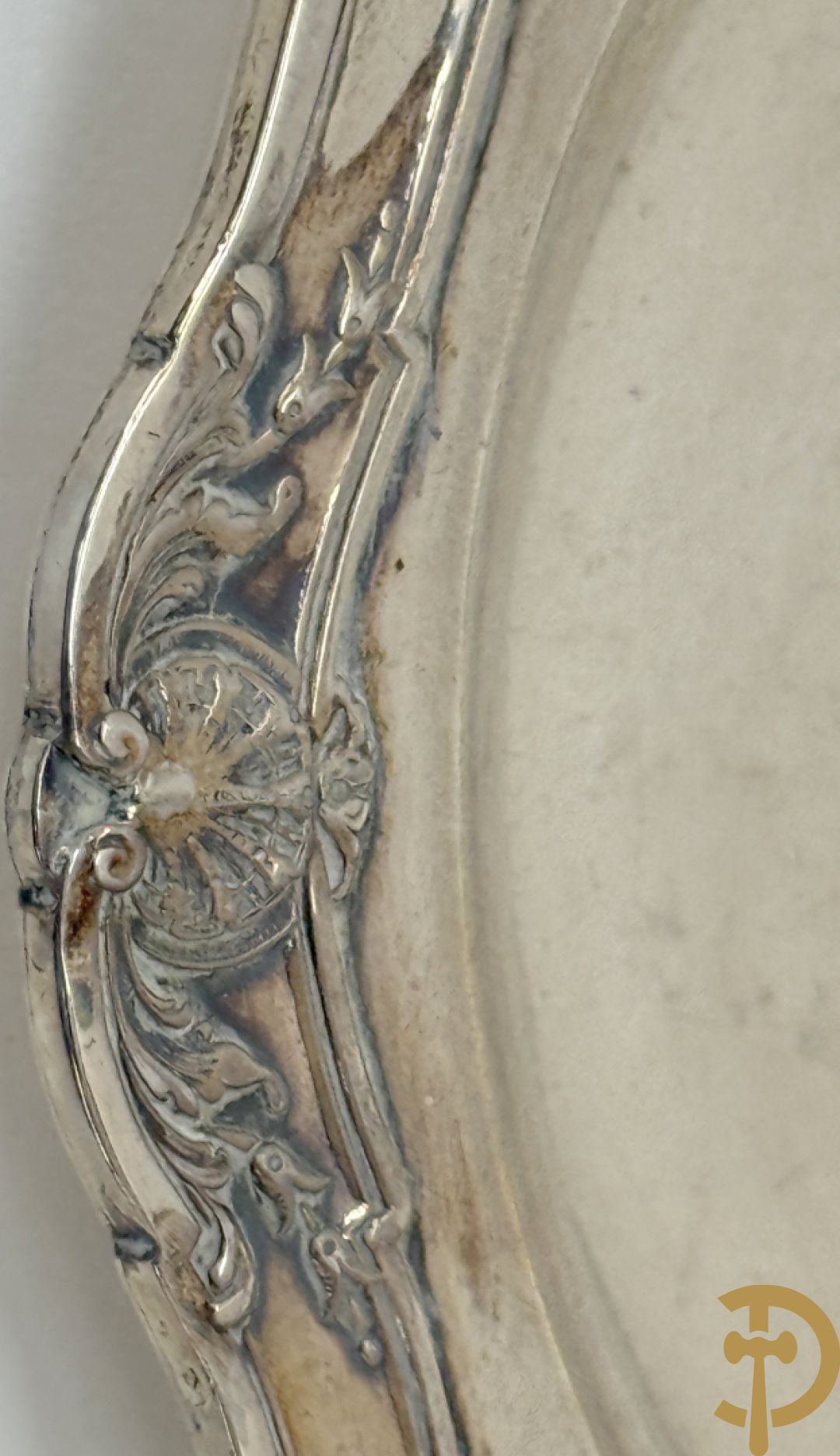 Massief zilveren schaaltje met Louis XV motieven, Delheid + bonbonnière met zilveren deksel + massief zilveren geajoureerd schaaltje + lakzegel met bewerkt handvat