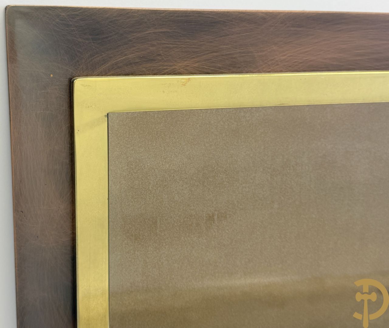 Tweekleurige koperen designspiegel met fumé glas, Belgochrome
