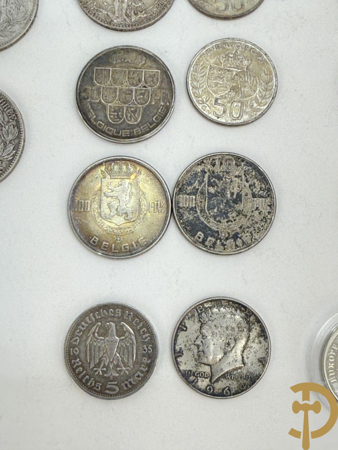 Verzameling munten w.o. zilveren Franse en Belgische 5 frankstukken, zilveren BNelgische stukken van 500 Fr., 250 fr. en 100 Fr e.a. + oude metalen munten