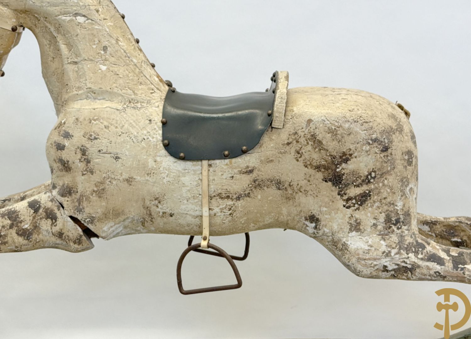 Antiek gepatineerd schommelpaard