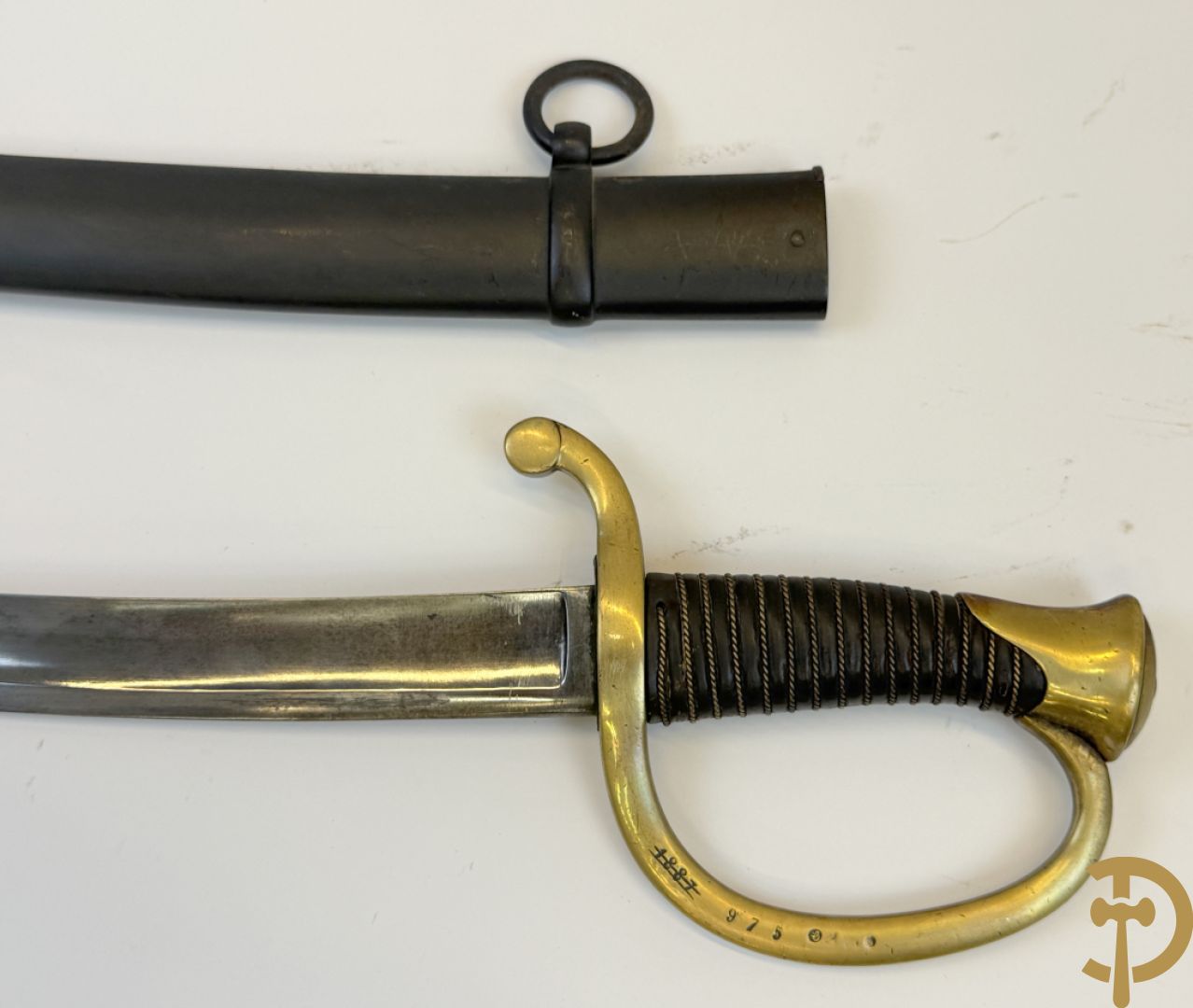 Gebogen sabel van de Franse artillerie in schede, gemerkt 1887