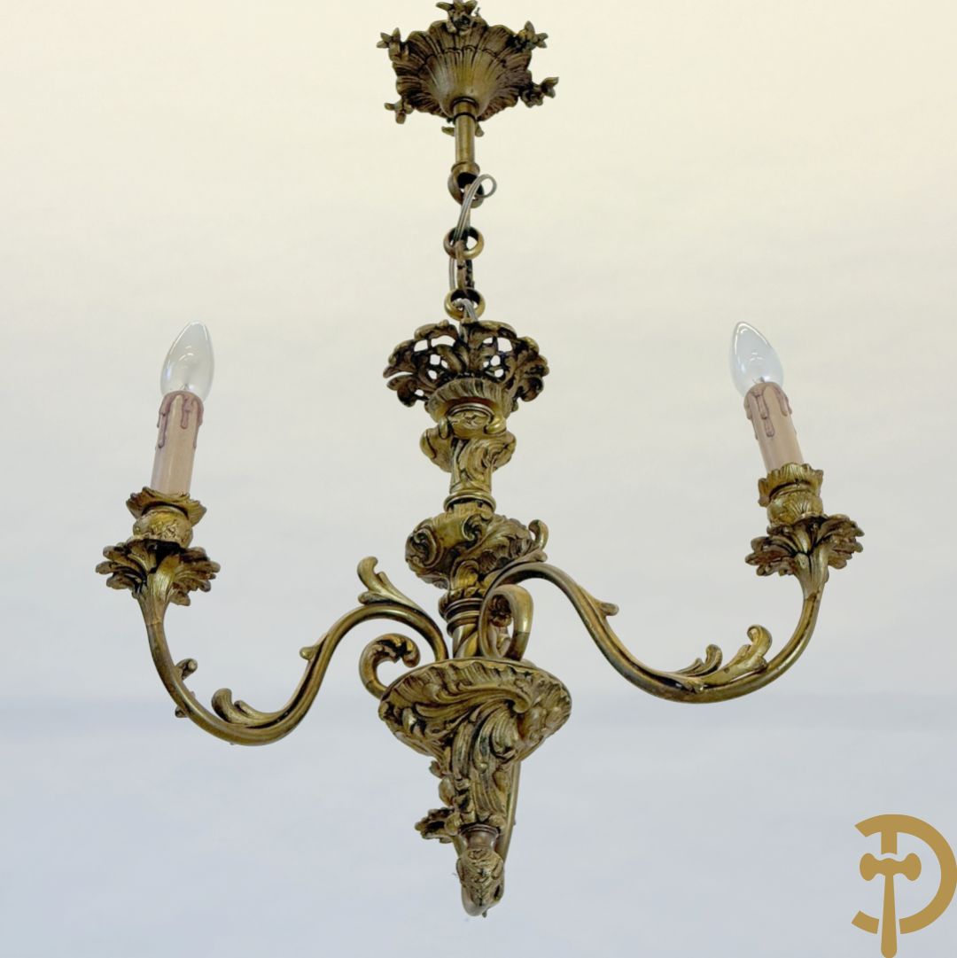 Bronzen drie armige luchter met accanthusranken, Louis XV stijl