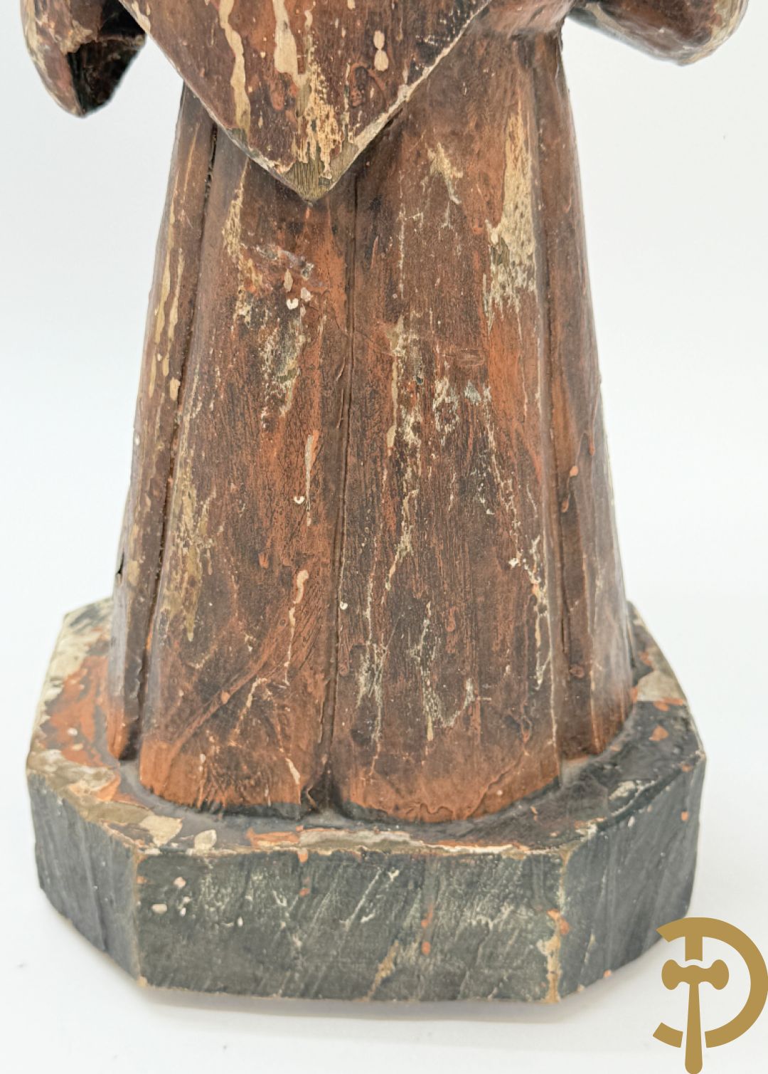 Volkse houtsculptuur van Sint Antonius