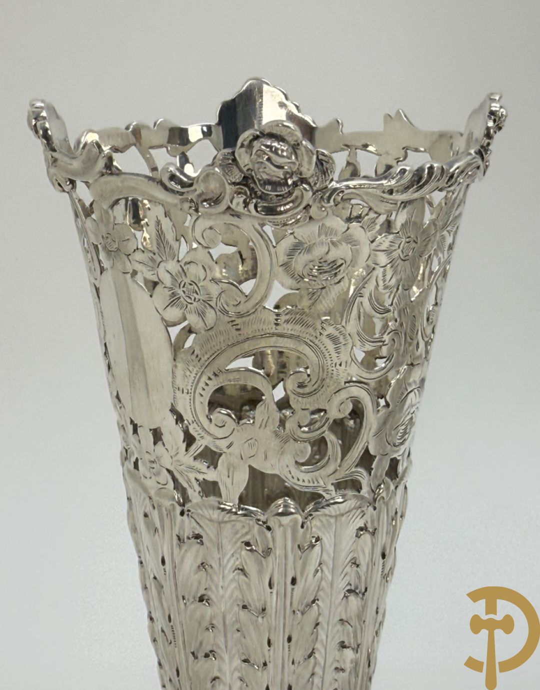 Paar pique fleurs in massief Engels zilver, Londen 1906 en 1908