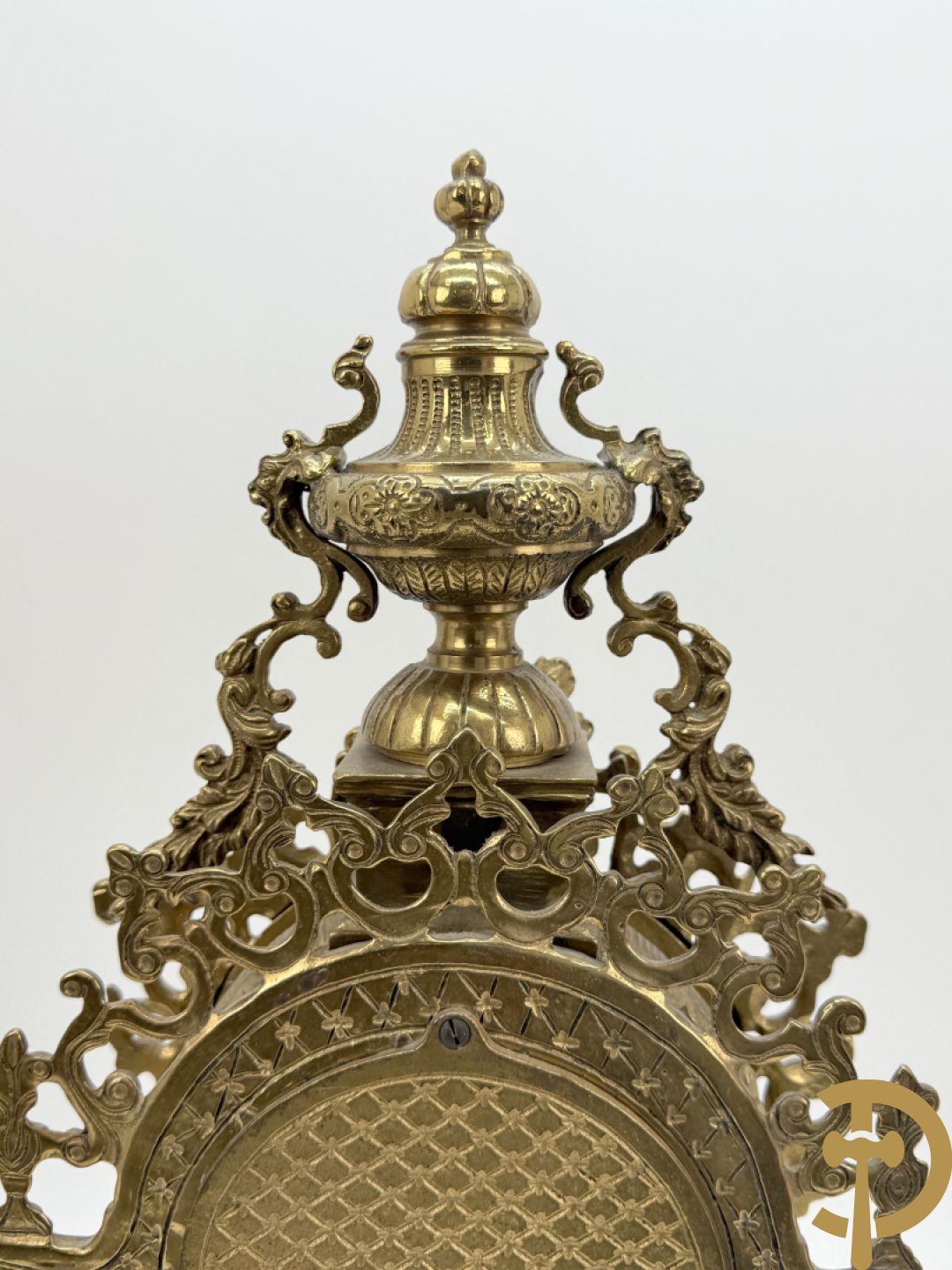 Driedelige vuurvergulde bronzen garnituur, Neo Renaissance stijl
