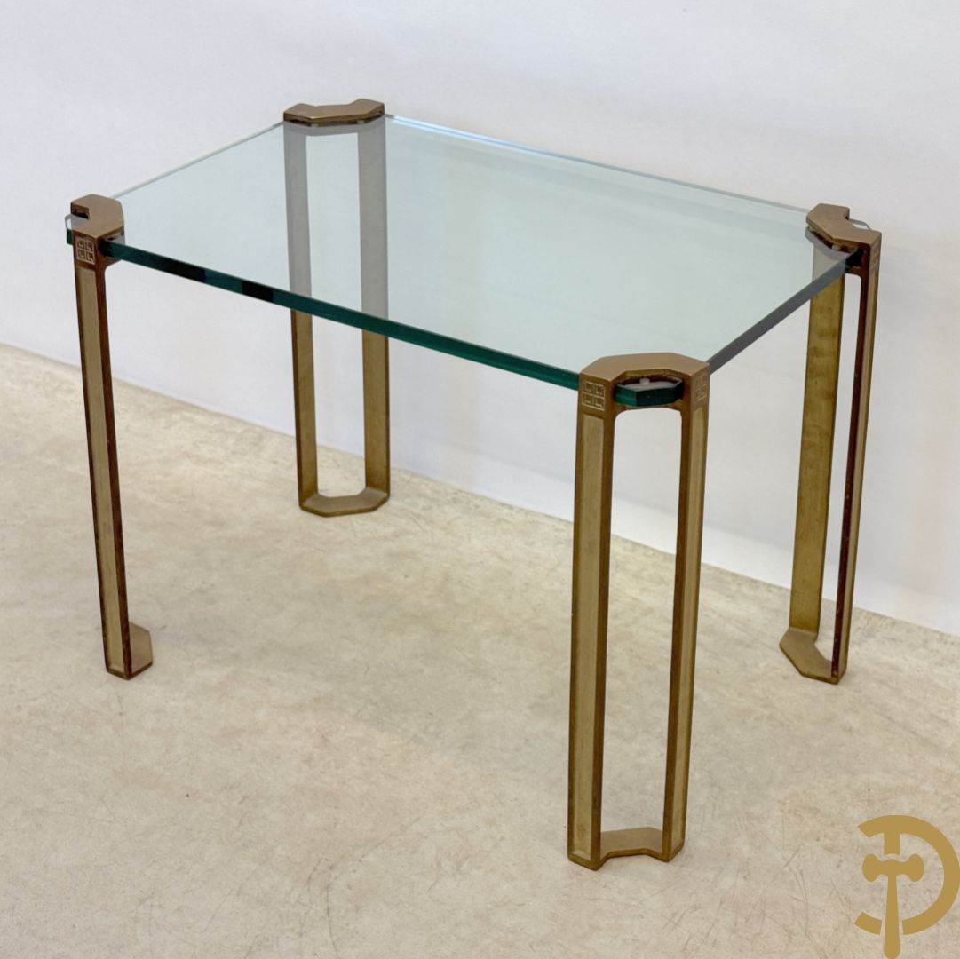 Design bijzettafel met glazen blad op 4 koperen poten