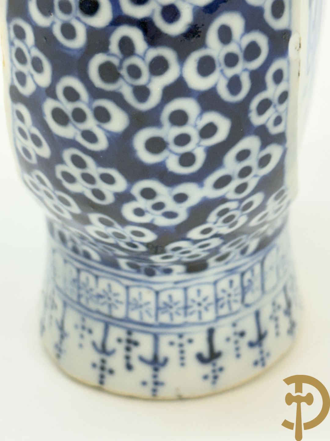 Chinese porseleinen maanvaas met geanimeerd decor