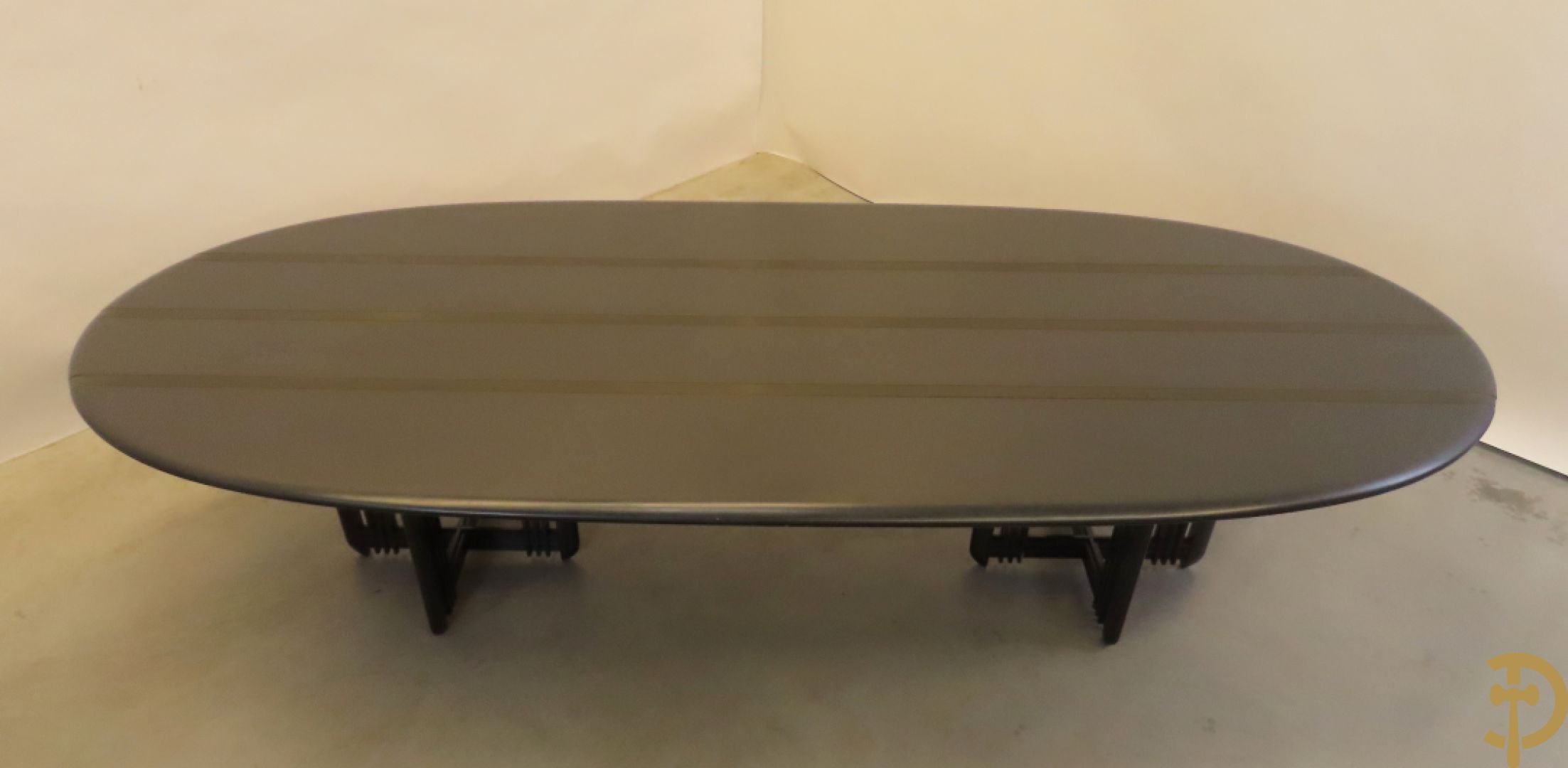 Grote ovale tafel van de Italiaanse ontwerper Umberto Asnago voor Giorgetti + 10 bijhorende hoogleunige stoelen