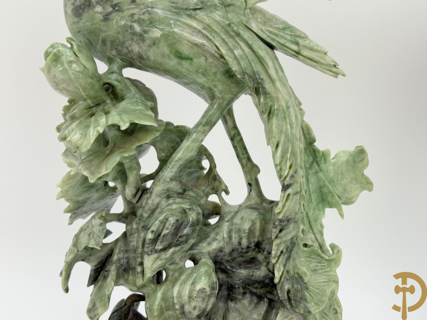 Paar Aziatische sculpturen met fenixen en pioenrozen