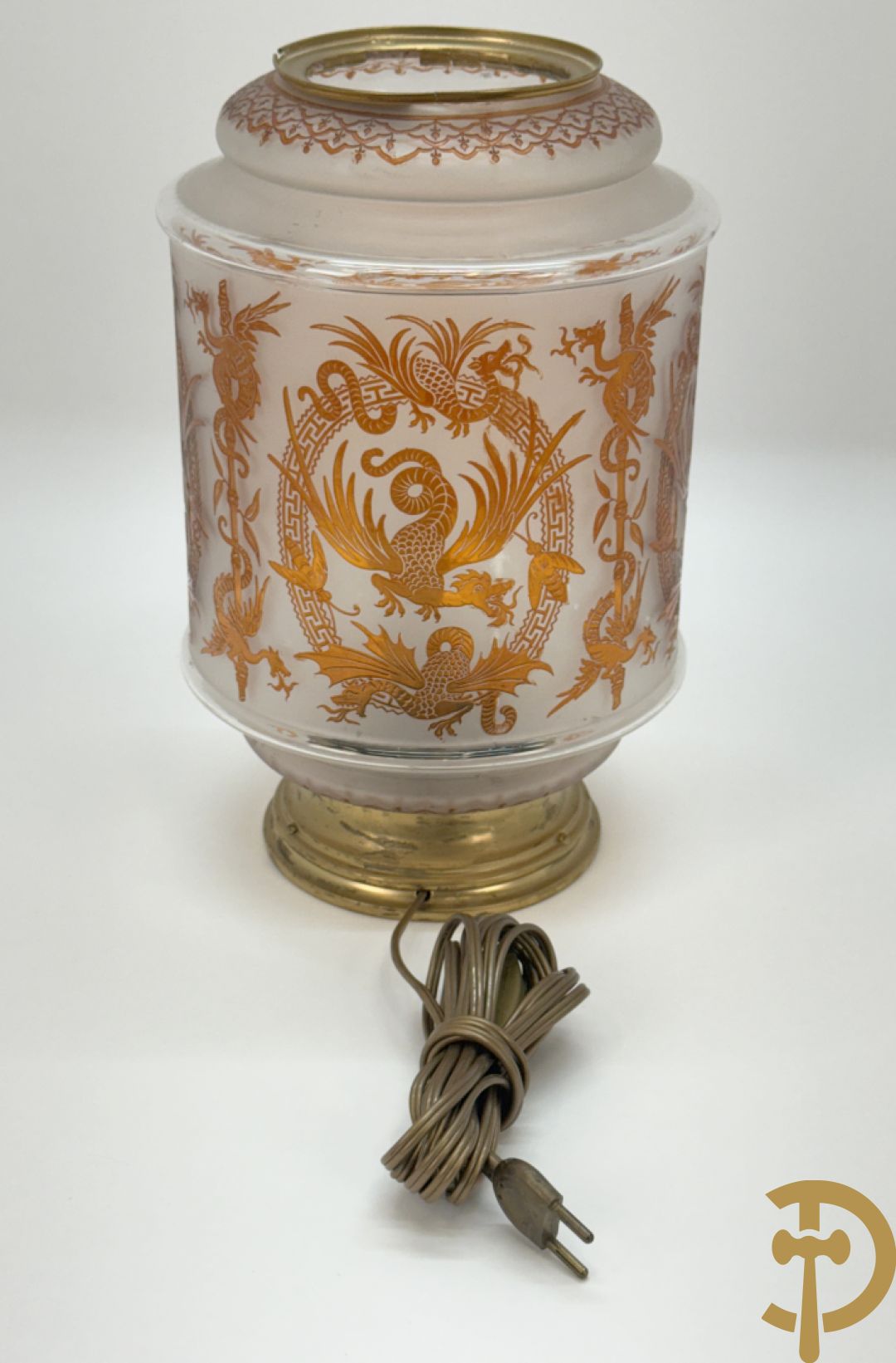 Tafellamp met mat opaline glas met decoratie van draken