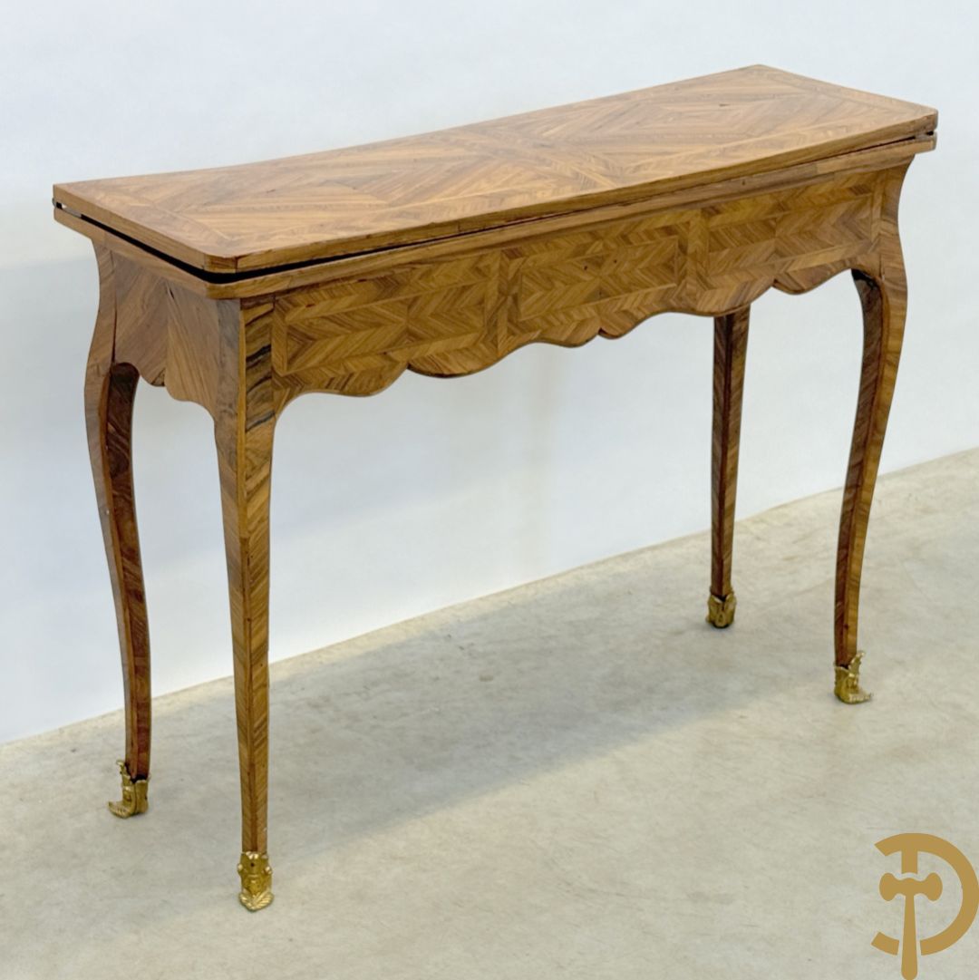 Gemarketteerd openklapbaar/kantelbare speeltafel op bronzen sabots