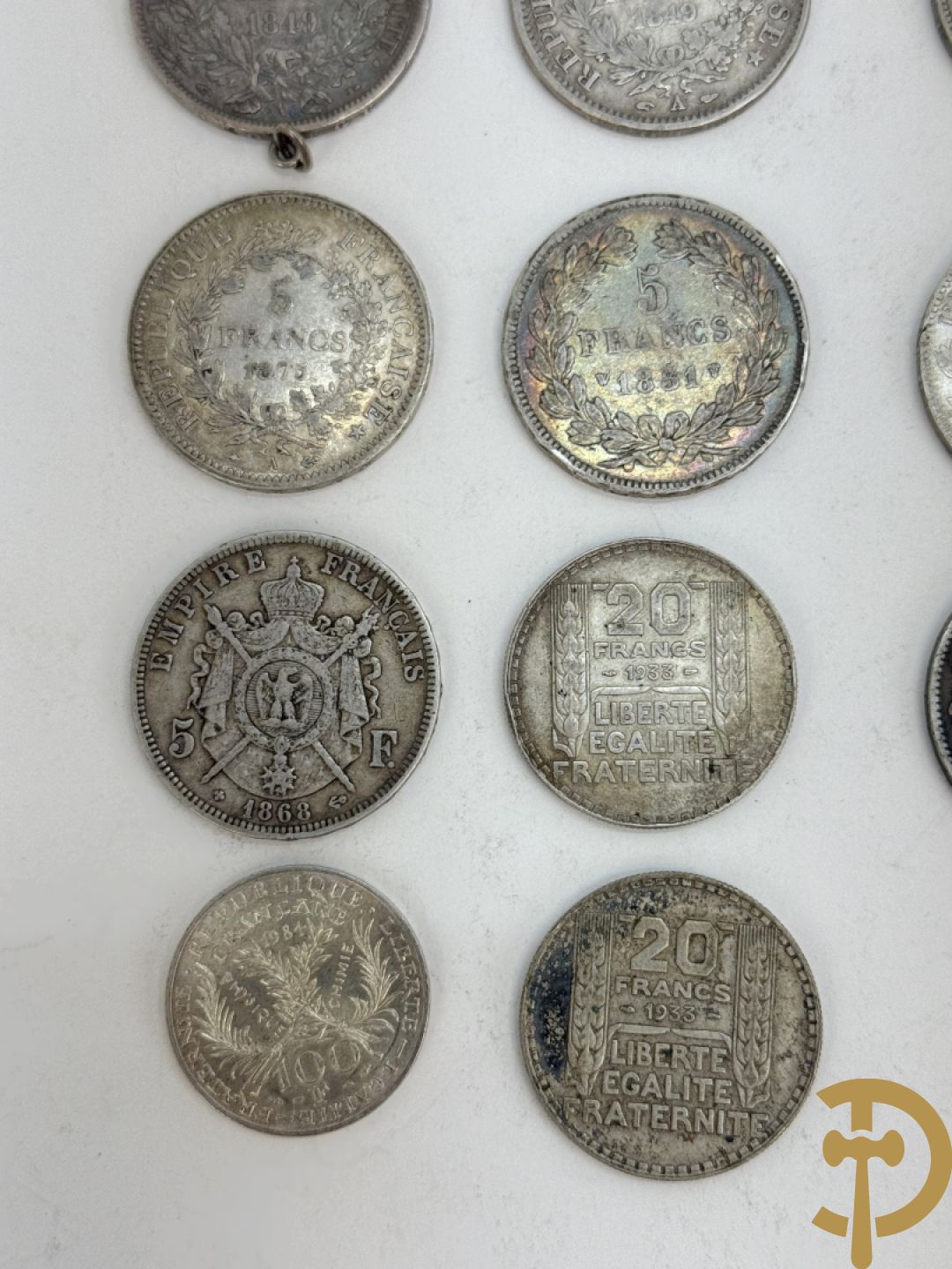 Verzameling munten w.o. zilveren Franse en Belgische 5 frankstukken, zilveren BNelgische stukken van 500 Fr., 250 fr. en 100 Fr e.a. + oude metalen munten