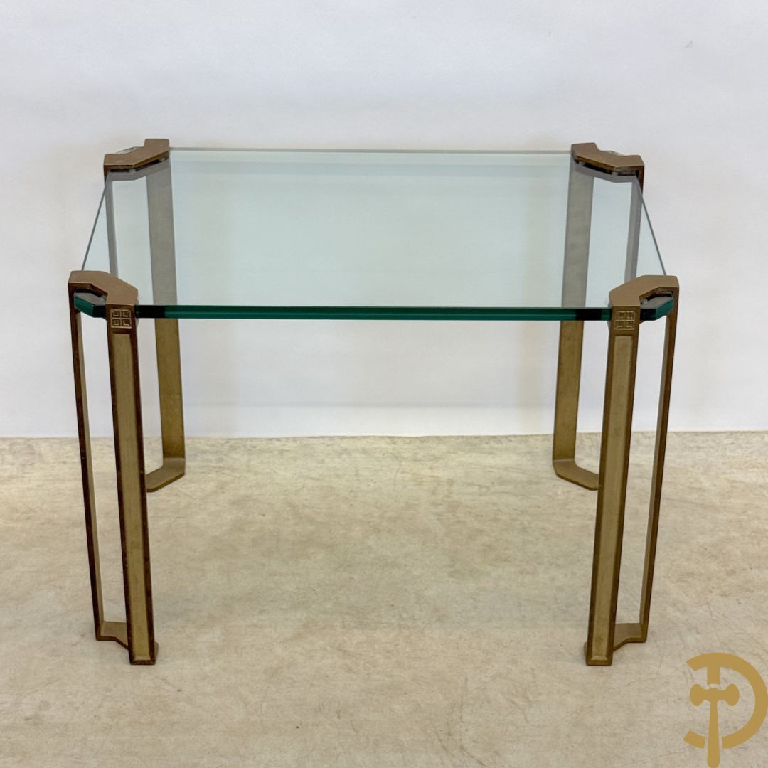 Design bijzettafel met glazen blad op 4 koperen poten