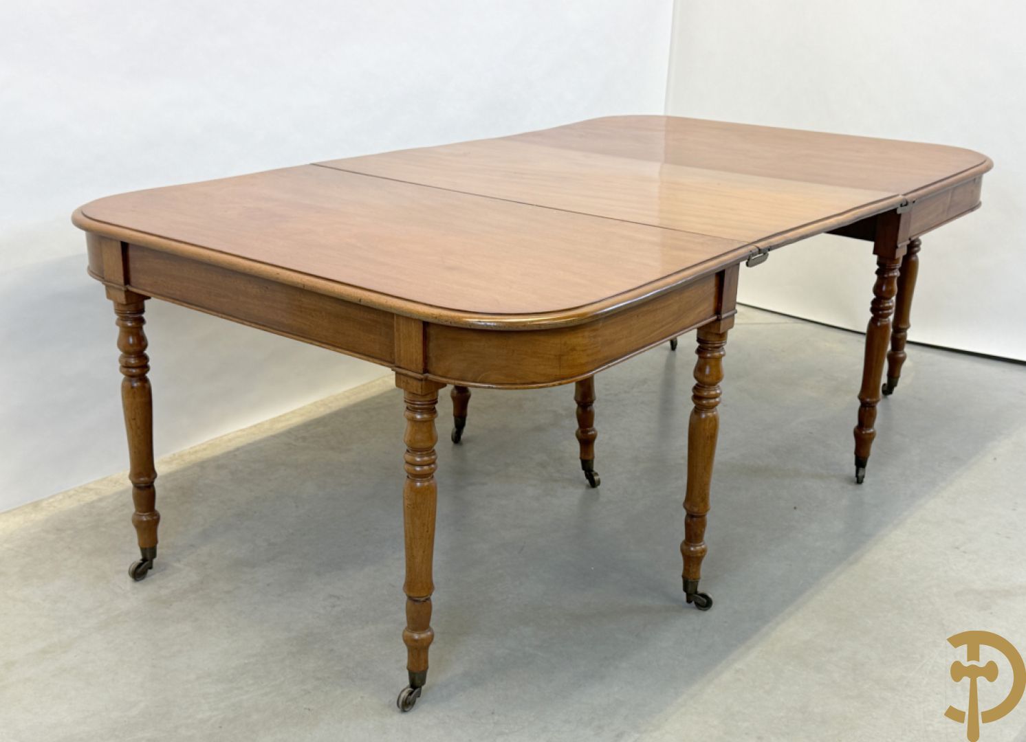 Engelse mahoniehouten tafel op 8 ballusterpoten (met 2 verlengstukken)