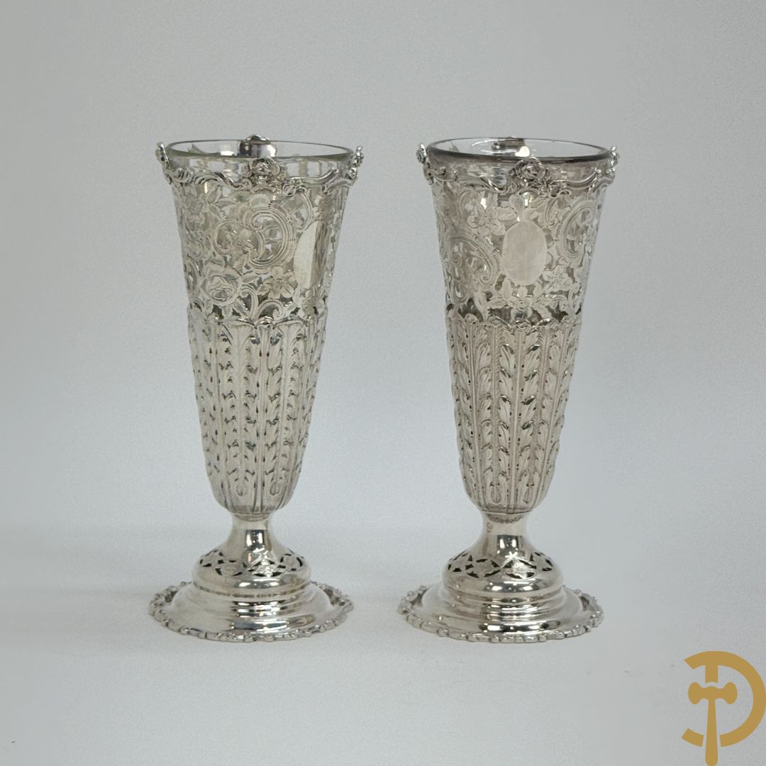 Paar pique fleurs in massief Engels zilver, Londen 1906 en 1908