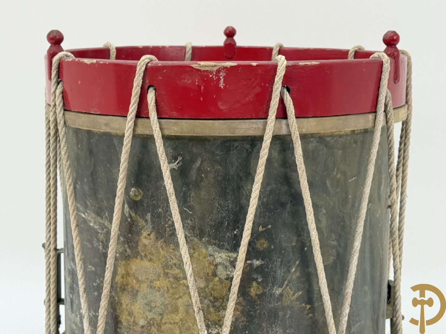 Antieke trommel met embleem van Malta Regiment, 1st. BN King