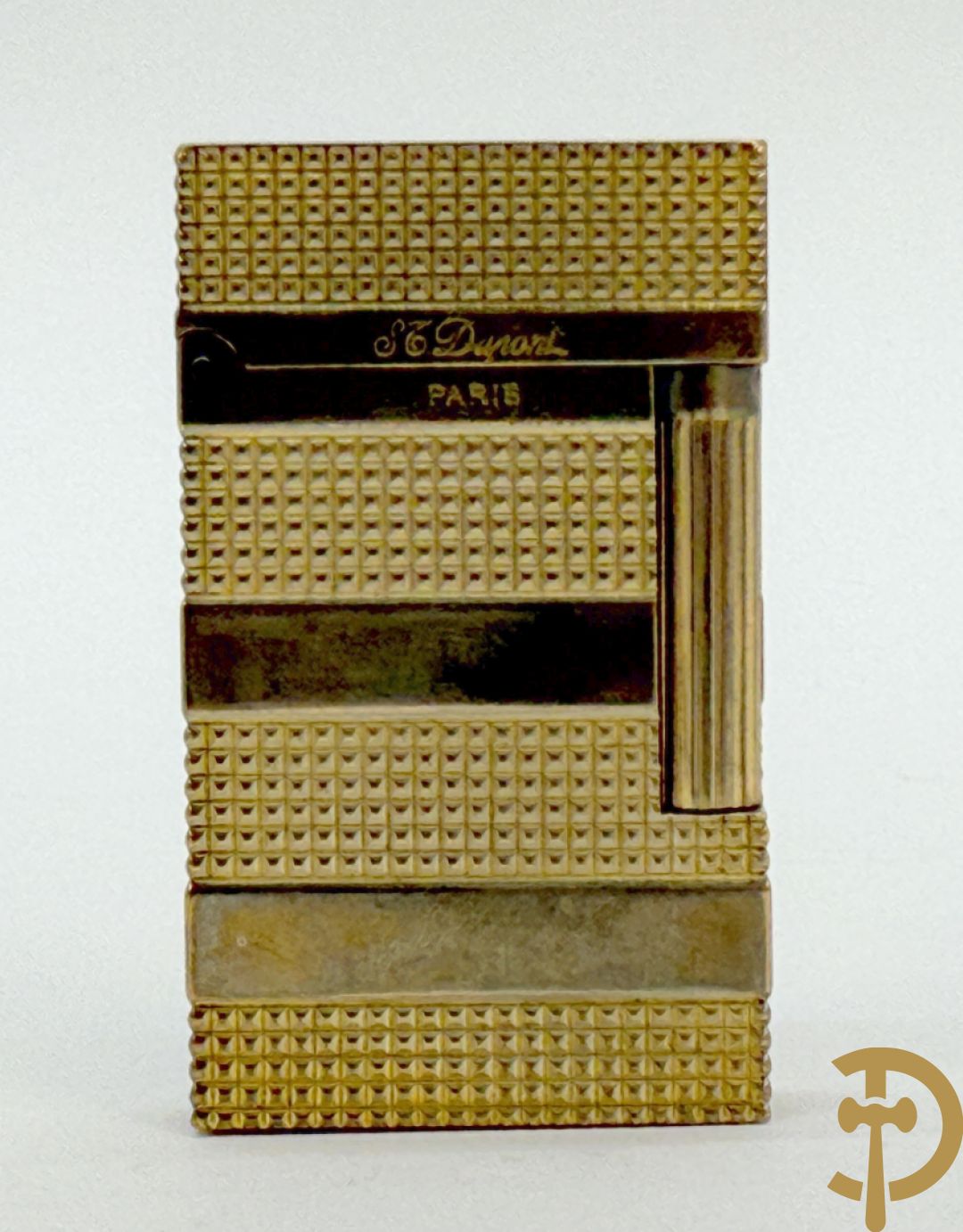Vergulde aansteker S.T. Dupont met lijn en bandmotief serienummer "07D05A8" - in etui