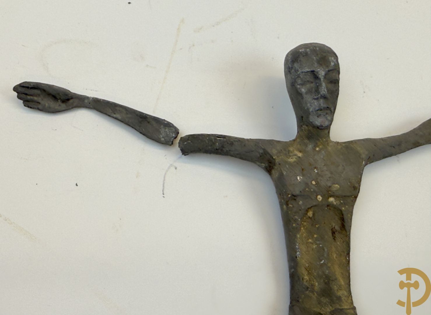 VAN DER DONCKT getekend : Lot bronzen religieuse beeldjes en corpussen