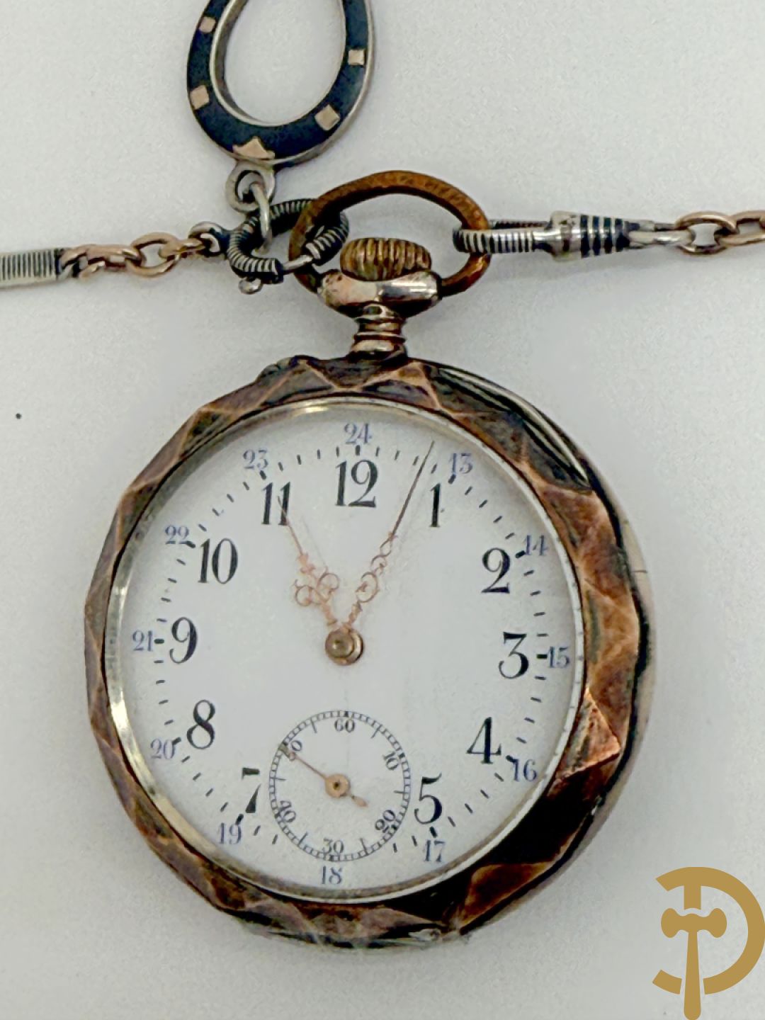 3 antieke zakhorloges met arabische cijfers w.o.2 met zilveren kast + 2 zakhorlogekettingen