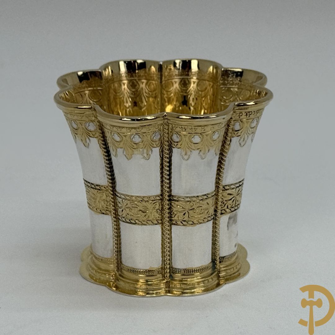Massief zilveren Margrete beker met vergulde motieven en vermeil binnenin, maker Michelsen A., Serling silver