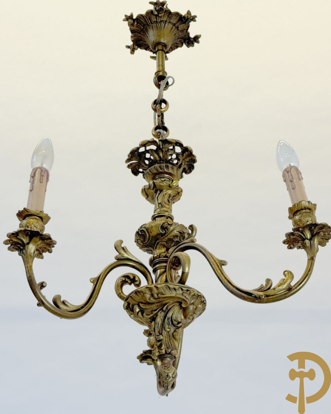 Bronzen drie armige luchter met accanthusranken, Louis XV stijl