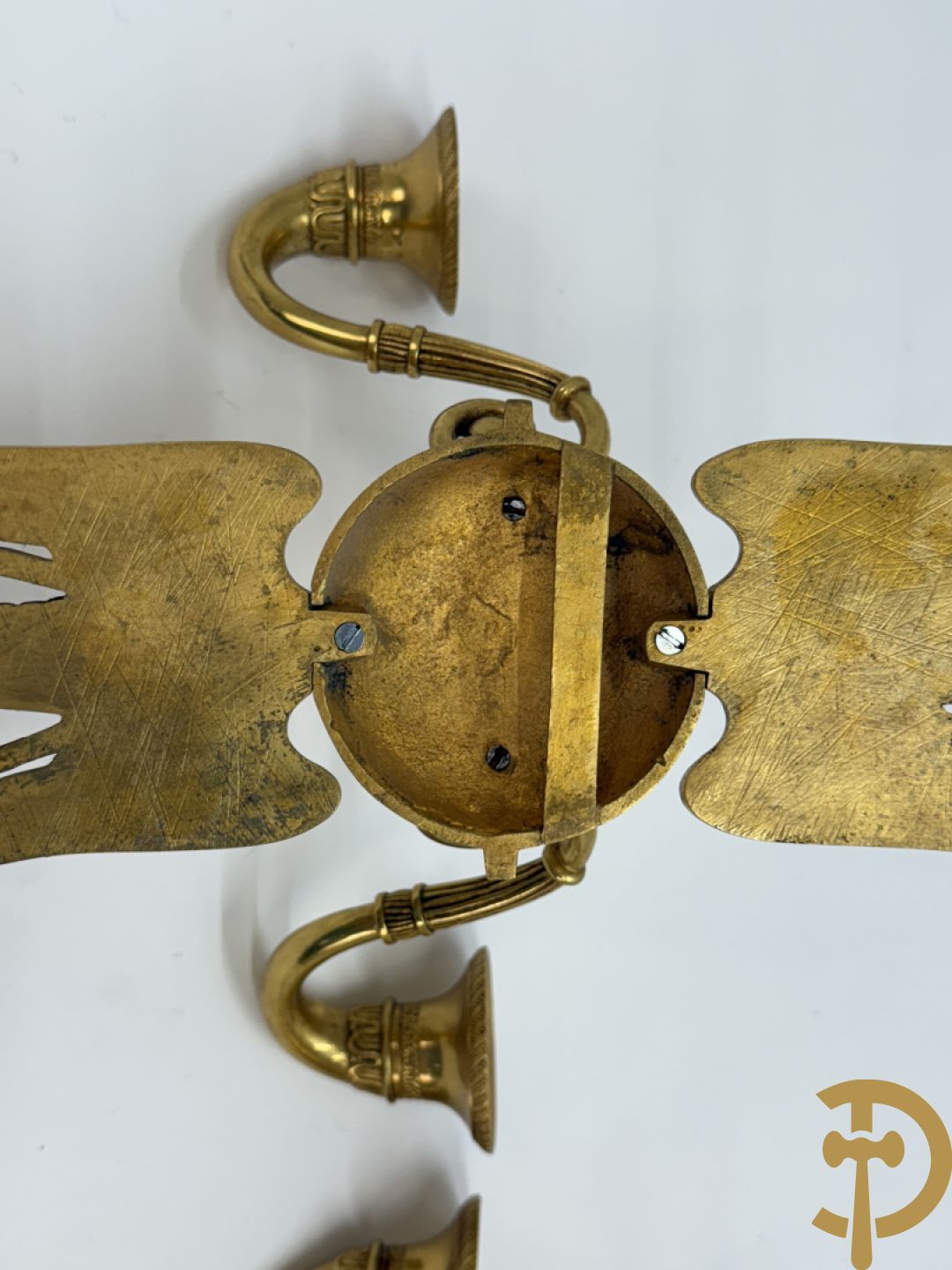 Paar bronzen applieken met vleugelmotieven en bliksemschichten