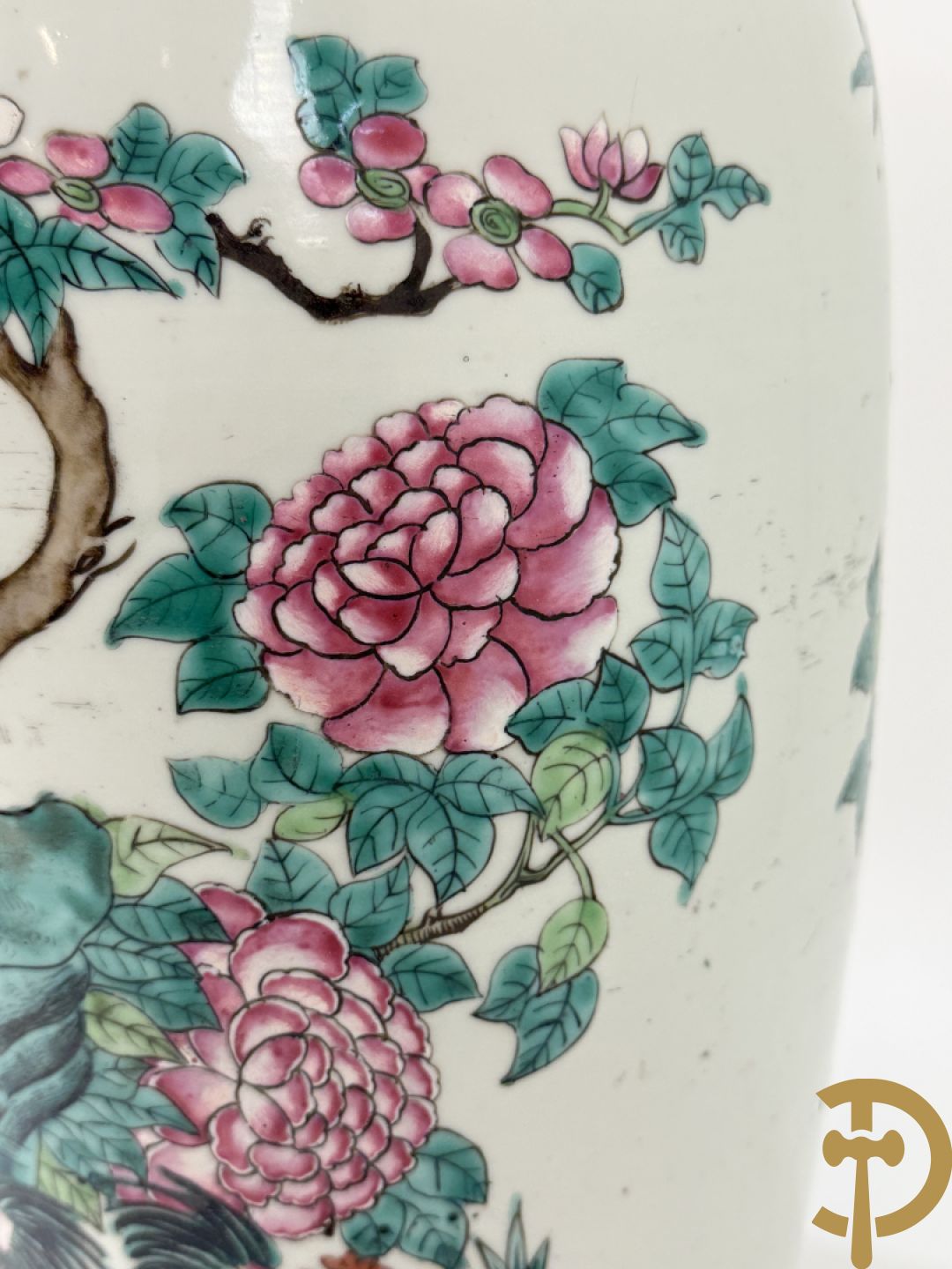 Chinese porseleinen vaas met decor van hanen en bloemen
